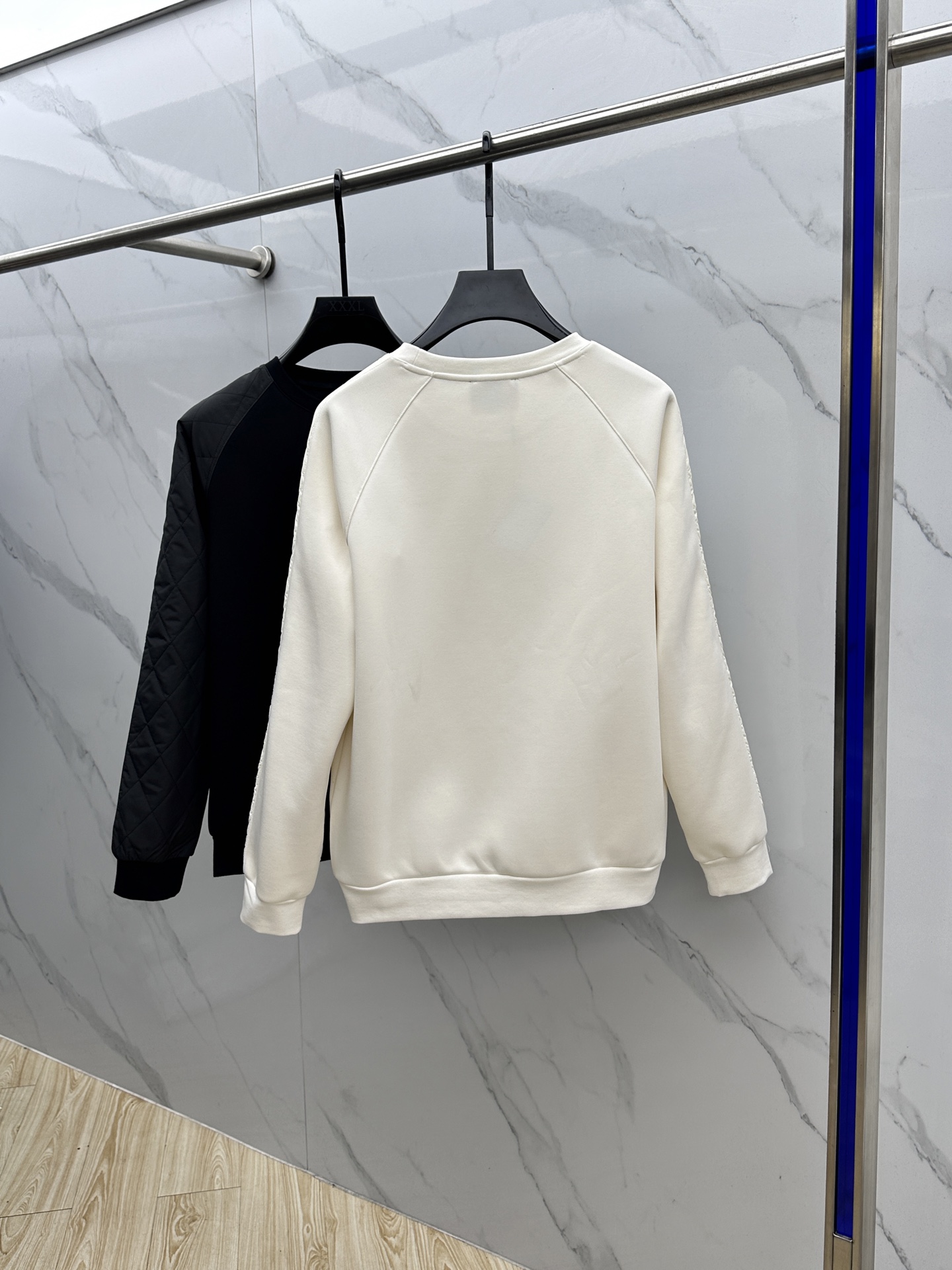 🆕Prada*普拉达 2025ss秋冬新品 官网同步P家圆领卫衣。甄选优质面料同缸定染。双层复合拼接，设