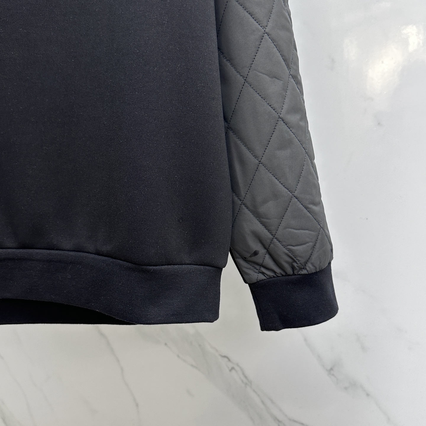 🆕Prada*普拉达 2025ss秋冬新品 官网同步P家圆领卫衣。甄选优质面料同缸定染。双层复合拼接，设