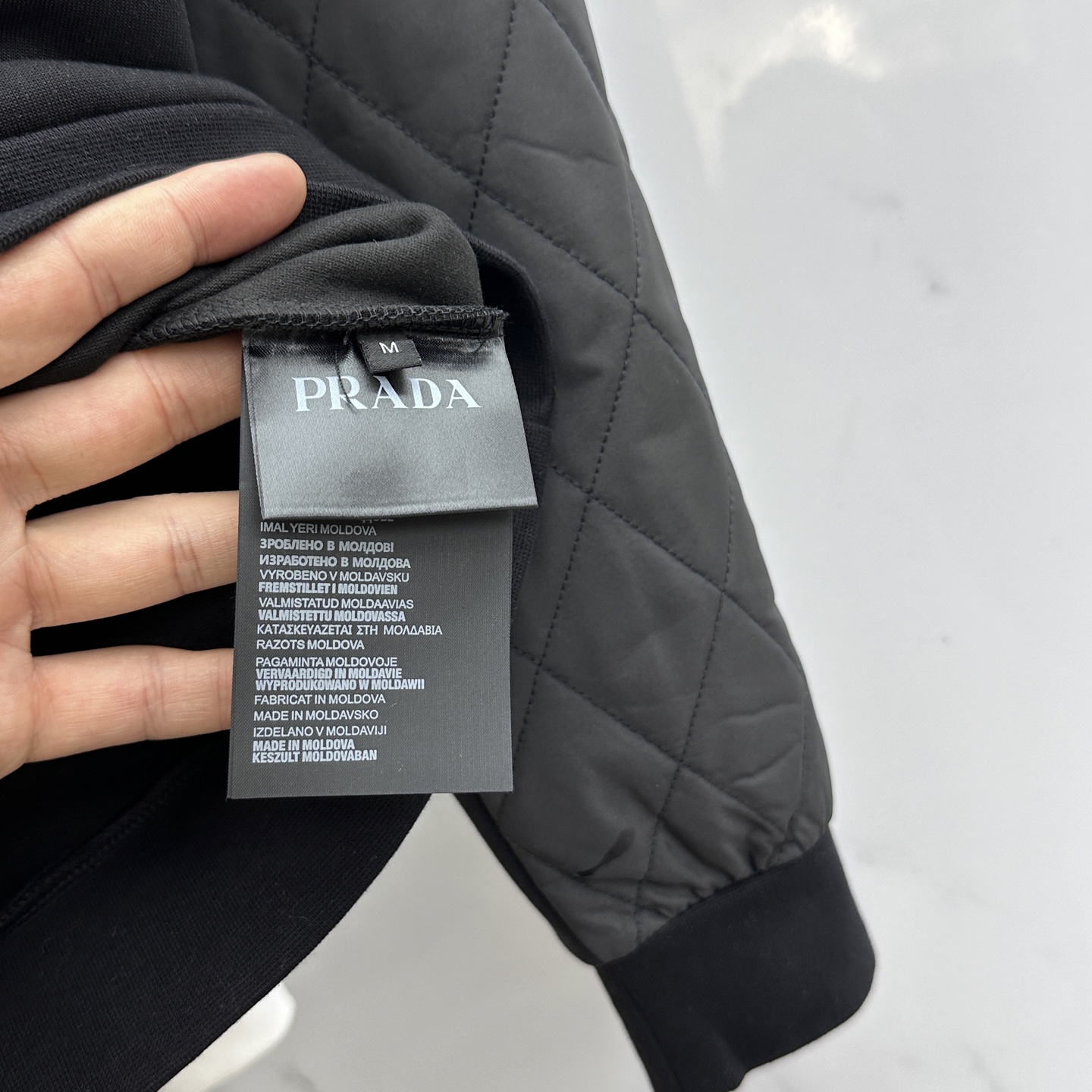 🆕Prada*普拉达 2025ss秋冬新品 官网同步P家圆领卫衣。甄选优质面料同缸定染。双层复合拼接，设