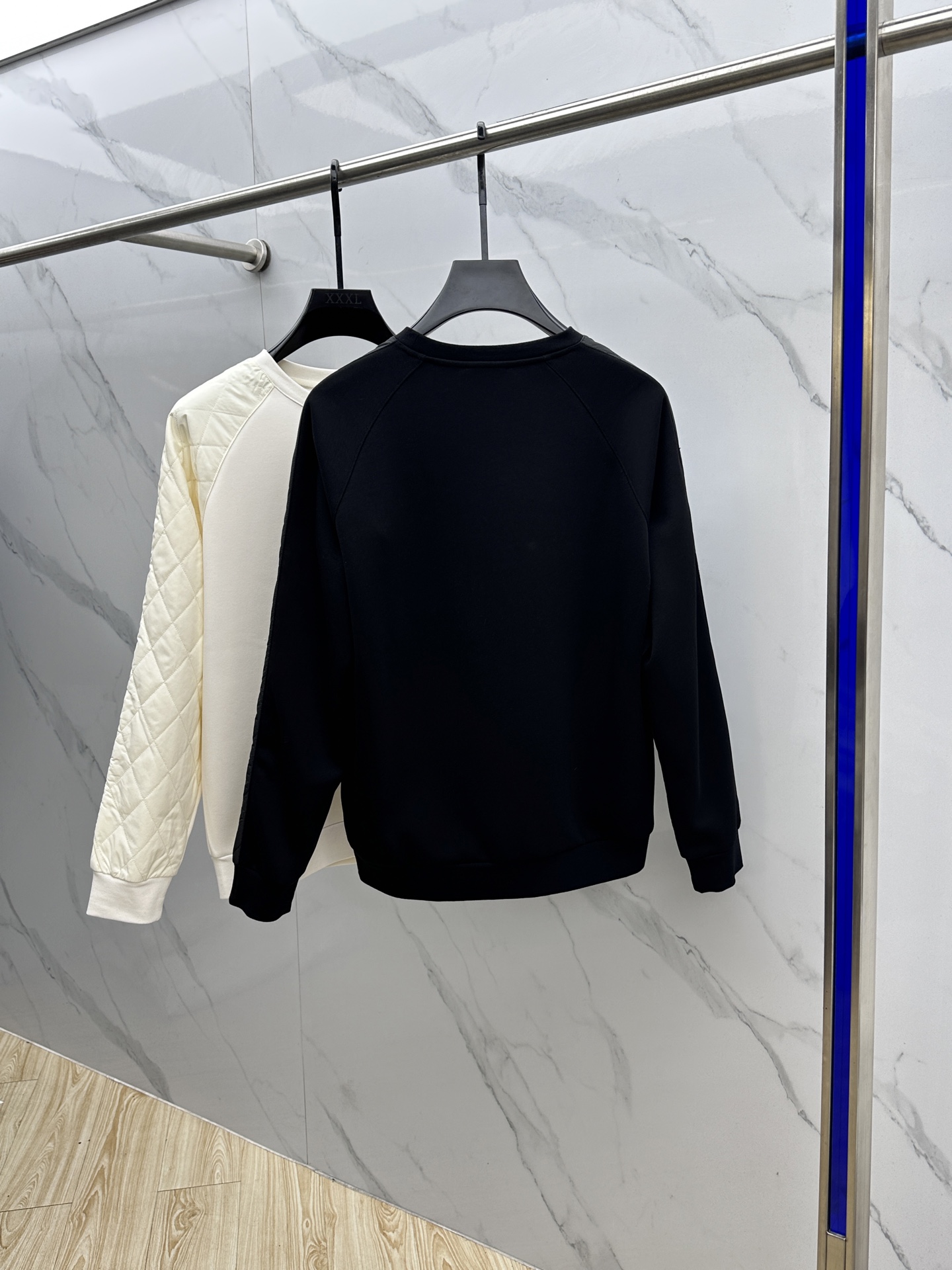 🆕Prada*普拉达 2025ss秋冬新品 官网同步P家圆领卫衣。甄选优质面料同缸定染。双层复合拼接，设