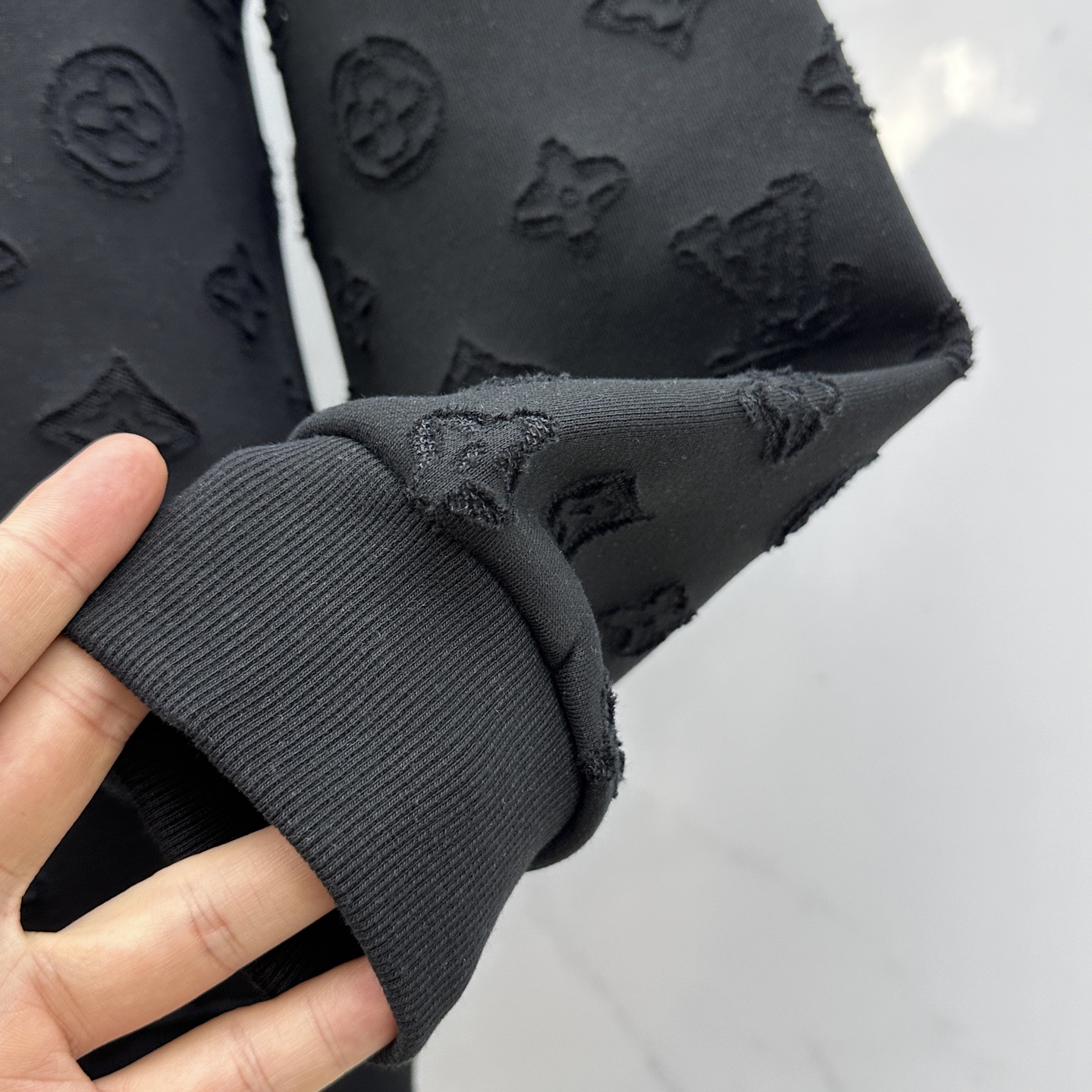 🆕LV路易威登 25Ss最新秋冬爆款卫衣，全幅激光烧花顶级定制面料松柔亲肤感极佳，男女同款情侣穿搭、穿着