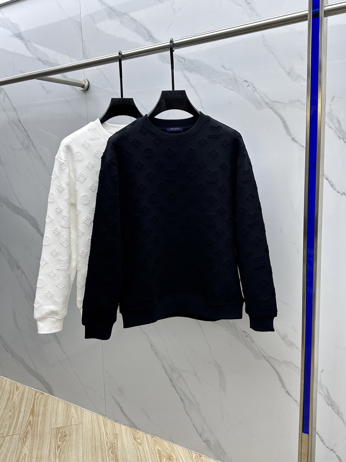 NO:566029,LV Louis Vuitton 25Ss latest hot autumn and winter sweatshirt, full-width laser-burned top-quality customized fabric, soft and skin-friendly, suitable for couples of both sexes, comfortable to wear, suitable for all body types. Durable and easy to care for, eye-catching and fashionable, it can become the focus no matter where you go. Hei size S- XL,, Louis vuitton, Louis vuitton, hoodie, sweatshirts, alexander wang19860909LV路易威登 25Ss最新秋冬爆款卫衣,全幅激光烧花顶级定制面料松柔亲肤感极佳,男女同款情侣穿搭、穿着舒适,适合各种身材. 耐穿且易于打理,既抢眼又富有时尚感,无论走到哪里,都能成为焦点.hei 码数S- XL,,louis vuitton,louis vuitton,hoodie,sweatshirts,alexander wang,Men's clothing