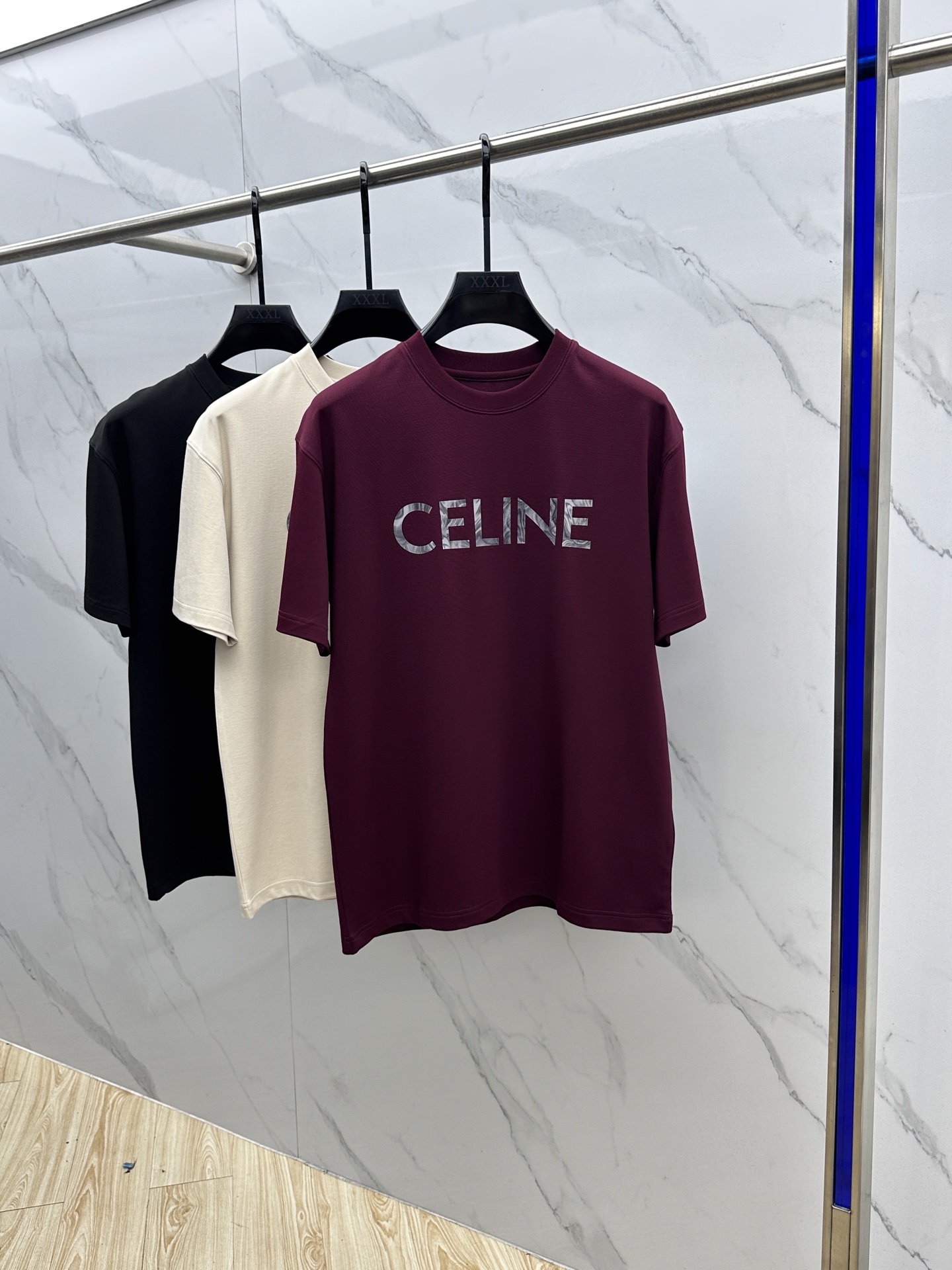 NO:566021,Celine Celine 2025SS new autumn short-sleeved base T-shirt, which conveys elegant charm with seasonal tones, making it a good choice for daily matching. The logo on the chest implicitly marks the brand identity, the three-dimensional letter craftsmanship, fine workmanship, fashionable atmosphere, comfortable against the skin, complete with three labels xh sizes M-3XL,,celine,T-shirt,alexander wang19860909Celine塞林 2025SS秋季新款短袖打底T 恤,以当季色调传递典雅韵味,成就日常搭配佳选.胸前logo标识含蓄标注品牌身份,字母立体工艺、做工精细、时尚大气、贴肤舒适,三标齐全xh 尺码M-3XL,,celine,T-shirt,alexander wang,Men's clothing