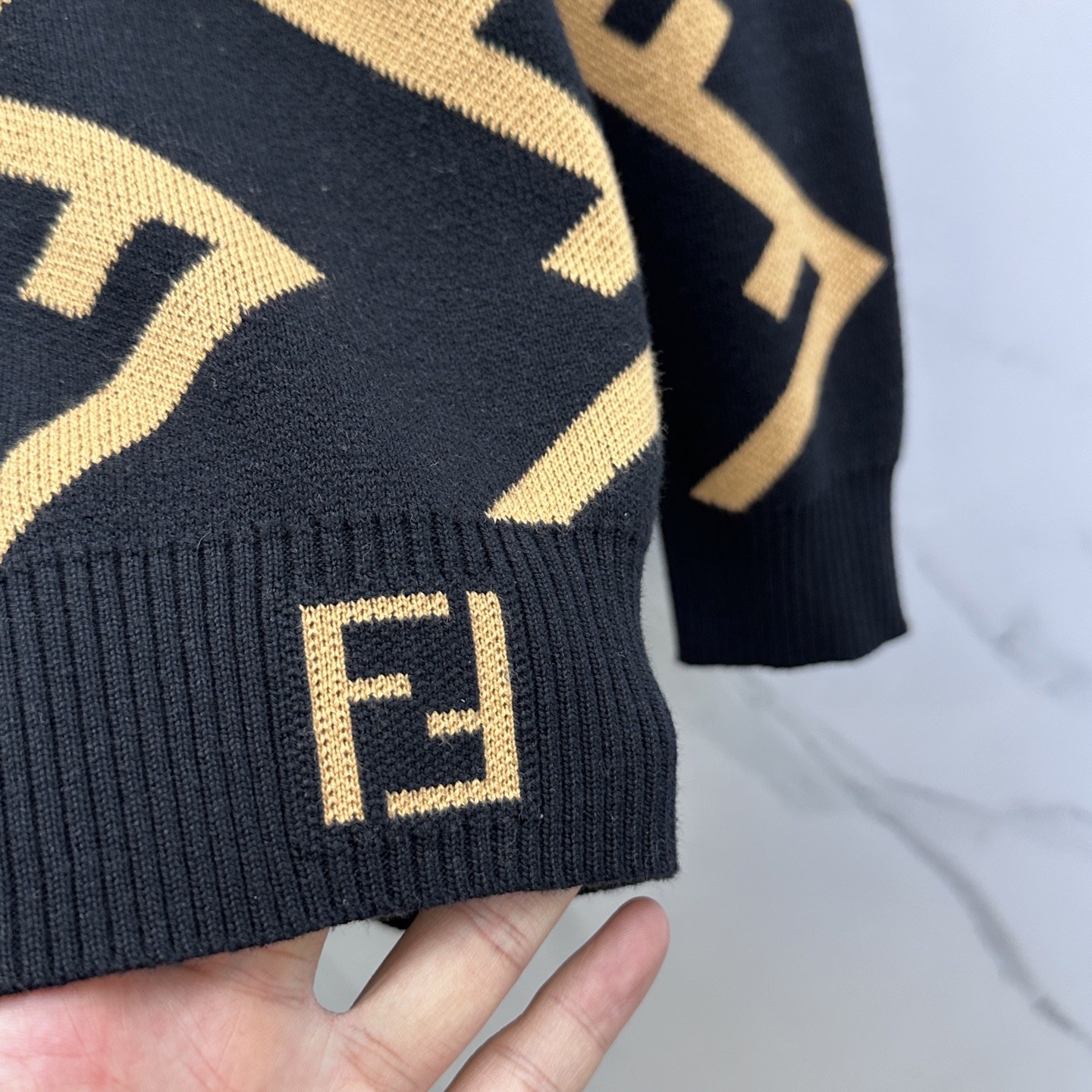 🆕Fendi芬迪 2025秋冬新款针织羊毛衫 高品质意大利进口羊毛混纺面料，高密度针织，时尚百搭毛衣，帅