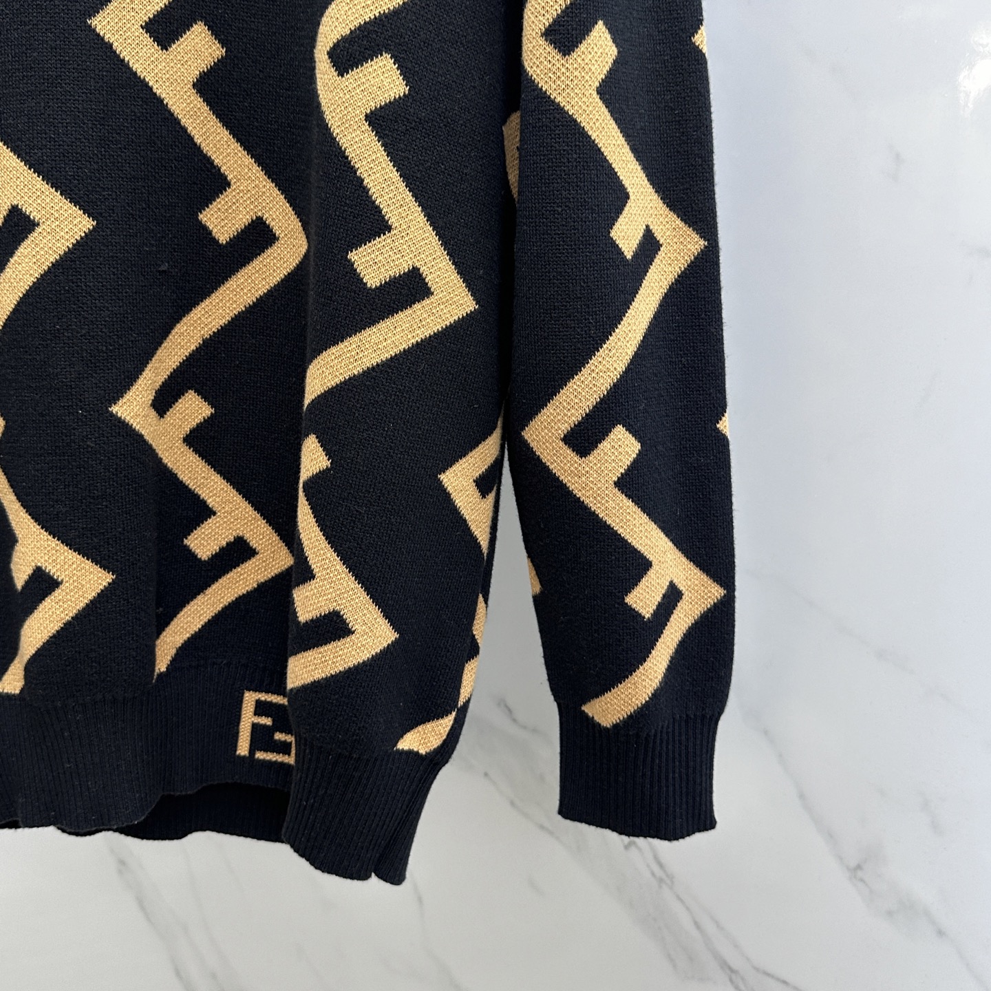 🆕Fendi芬迪 2025秋冬新款针织羊毛衫 高品质意大利进口羊毛混纺面料，高密度针织，时尚百搭毛衣，帅