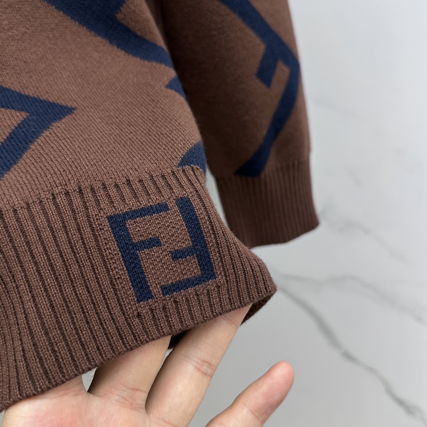 🆕Fendi芬迪 2025秋冬新款针织羊毛衫 高品质意大利进口羊毛混纺面料，高密度针织，时尚百搭毛衣，帅