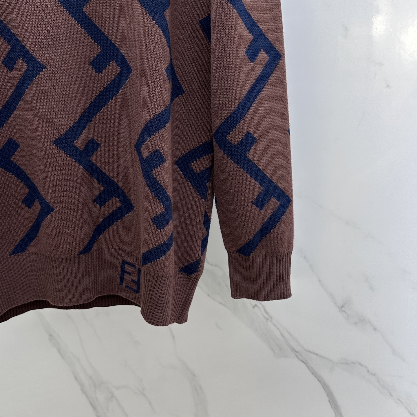 🆕Fendi芬迪 2025秋冬新款针织羊毛衫 高品质意大利进口羊毛混纺面料，高密度针织，时尚百搭毛衣，帅