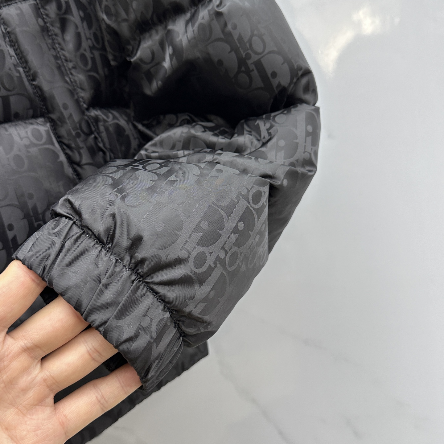 。🆕羽绒上新⬆️Dior迪奥 oblique暗纹老花立领羽绒，明星同款这是一款超复杂工艺的羽绒，定制面料