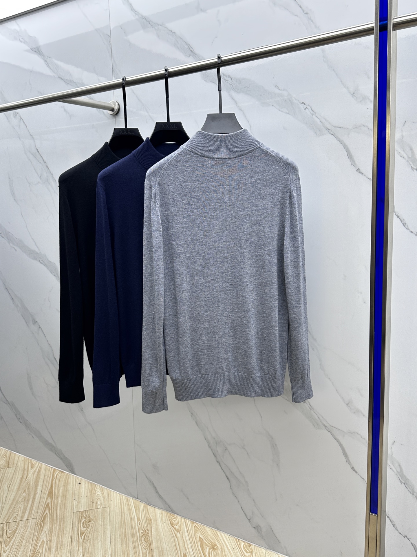 🆕Burberry巴宝莉 半拉链针织衫，男士半拉链立领针织衫，质感上新，暖意随行。马术骑士徽标刺绣。精选