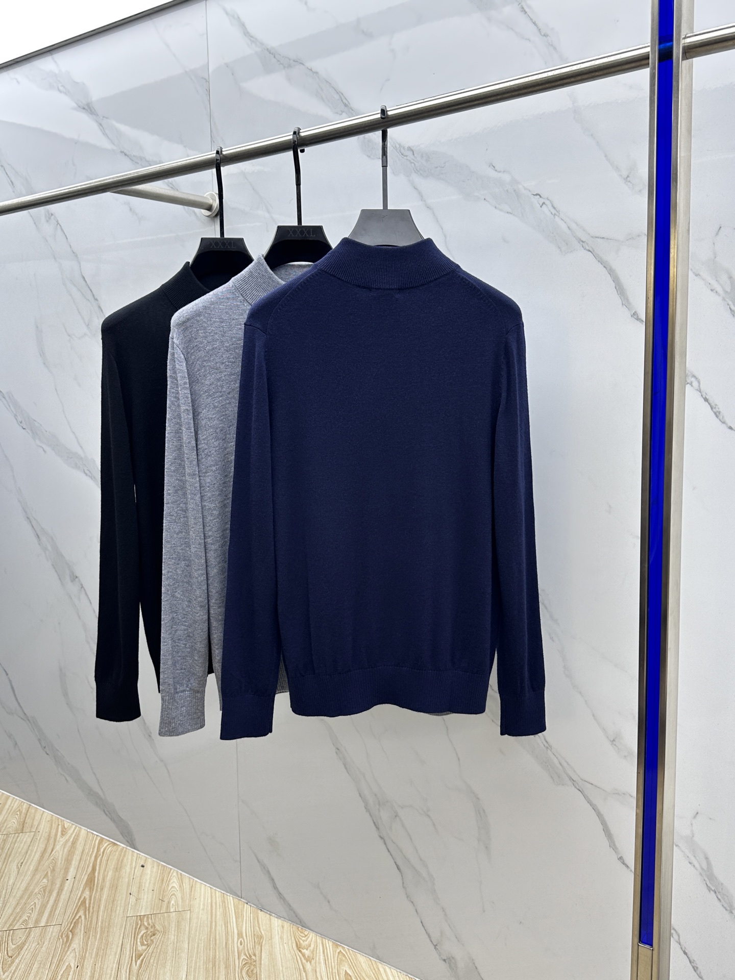 🆕Burberry巴宝莉 半拉链针织衫，男士半拉链立领针织衫，质感上新，暖意随行。马术骑士徽标刺绣。精选