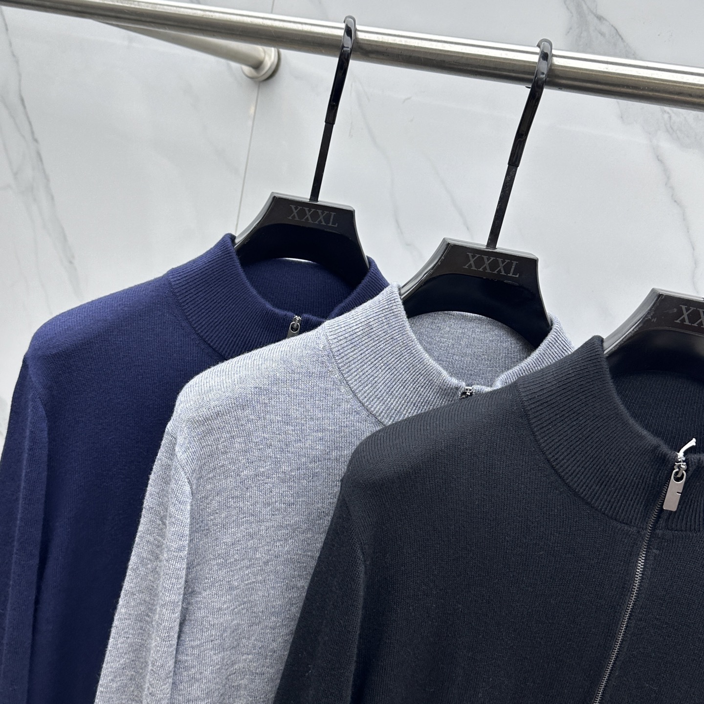 🆕Burberry巴宝莉 半拉链针织衫，男士半拉链立领针织衫，质感上新，暖意随行。马术骑士徽标刺绣。精选