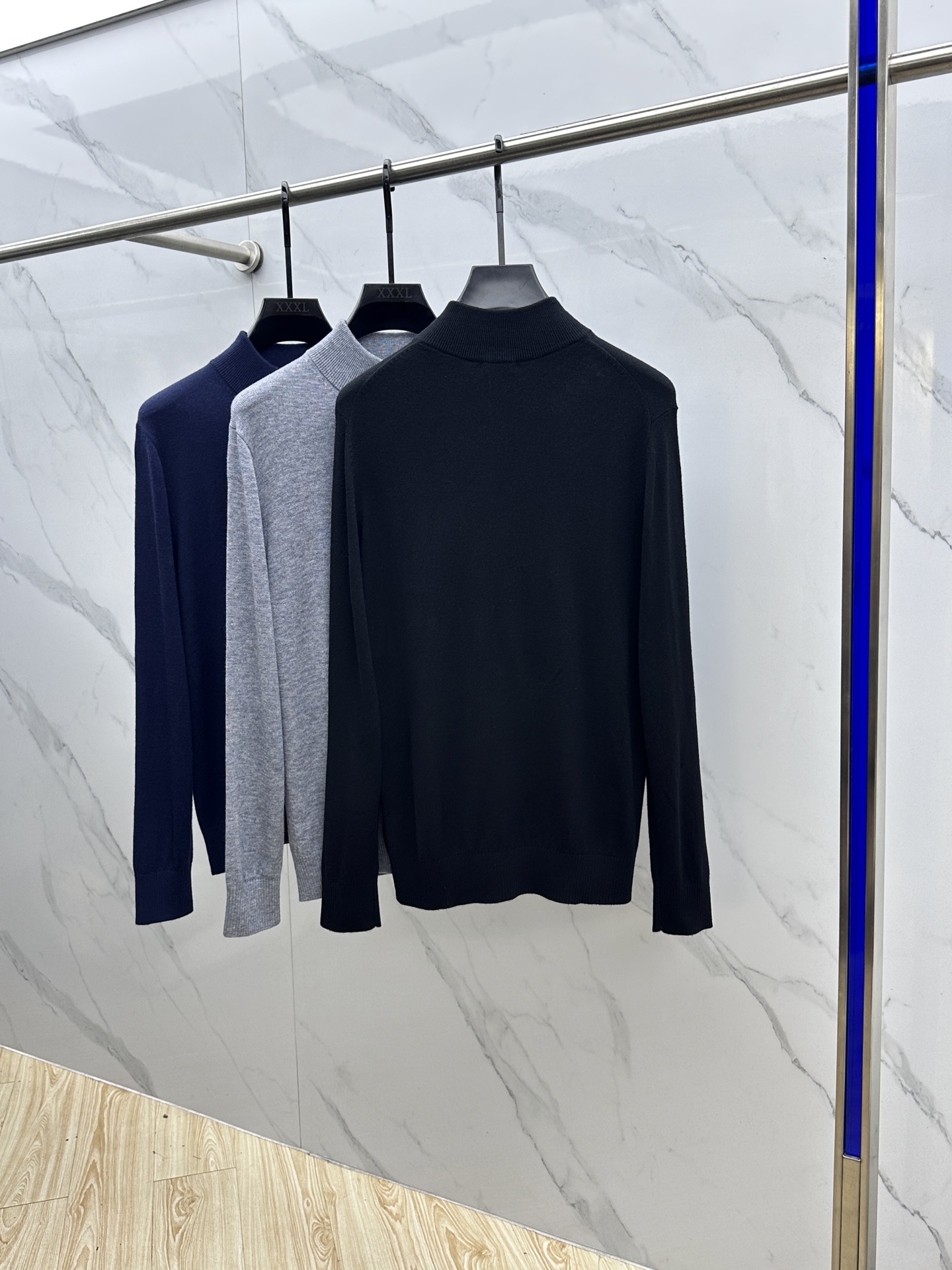 🆕Burberry巴宝莉 半拉链针织衫，男士半拉链立领针织衫，质感上新，暖意随行。马术骑士徽标刺绣。精选