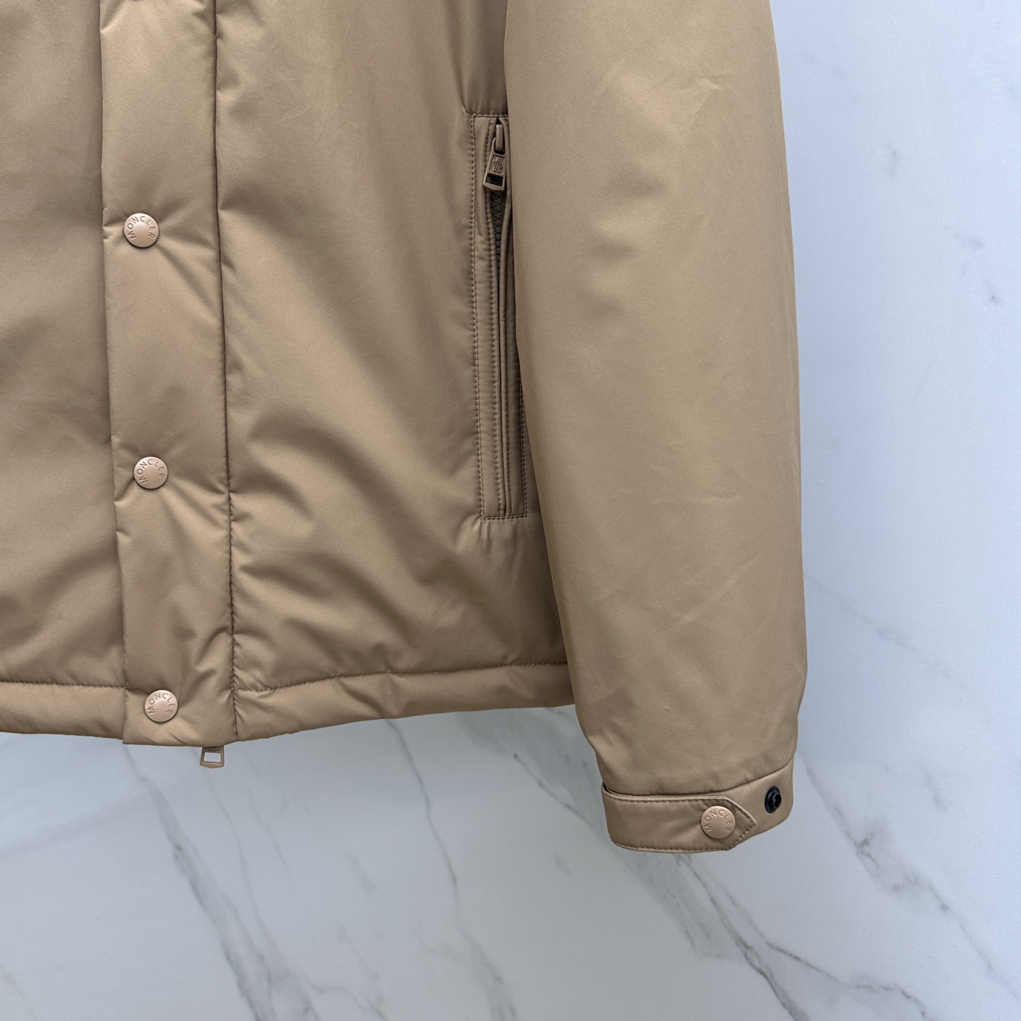 。 🆕Moncler蒙口 羽绒服2025最新款时尚设计师款立领羽绒外套.处处细节显工艺足够的高级 结构性