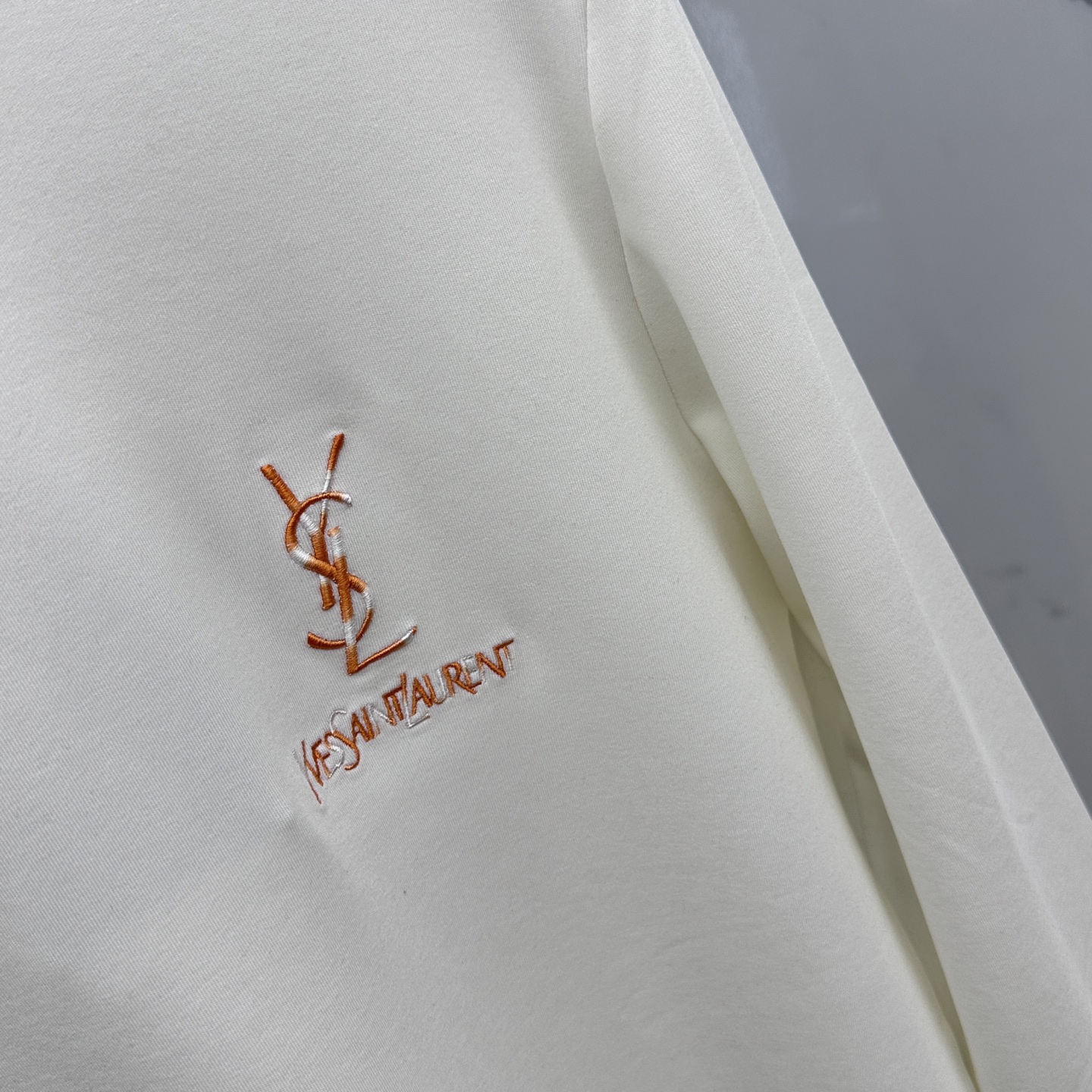 🆕YSL 圣罗兰 25FW秋冬新款 立体刺绣男士衫#把重心都放在了面料上，表面清晰可见的细格肌理，足以凸