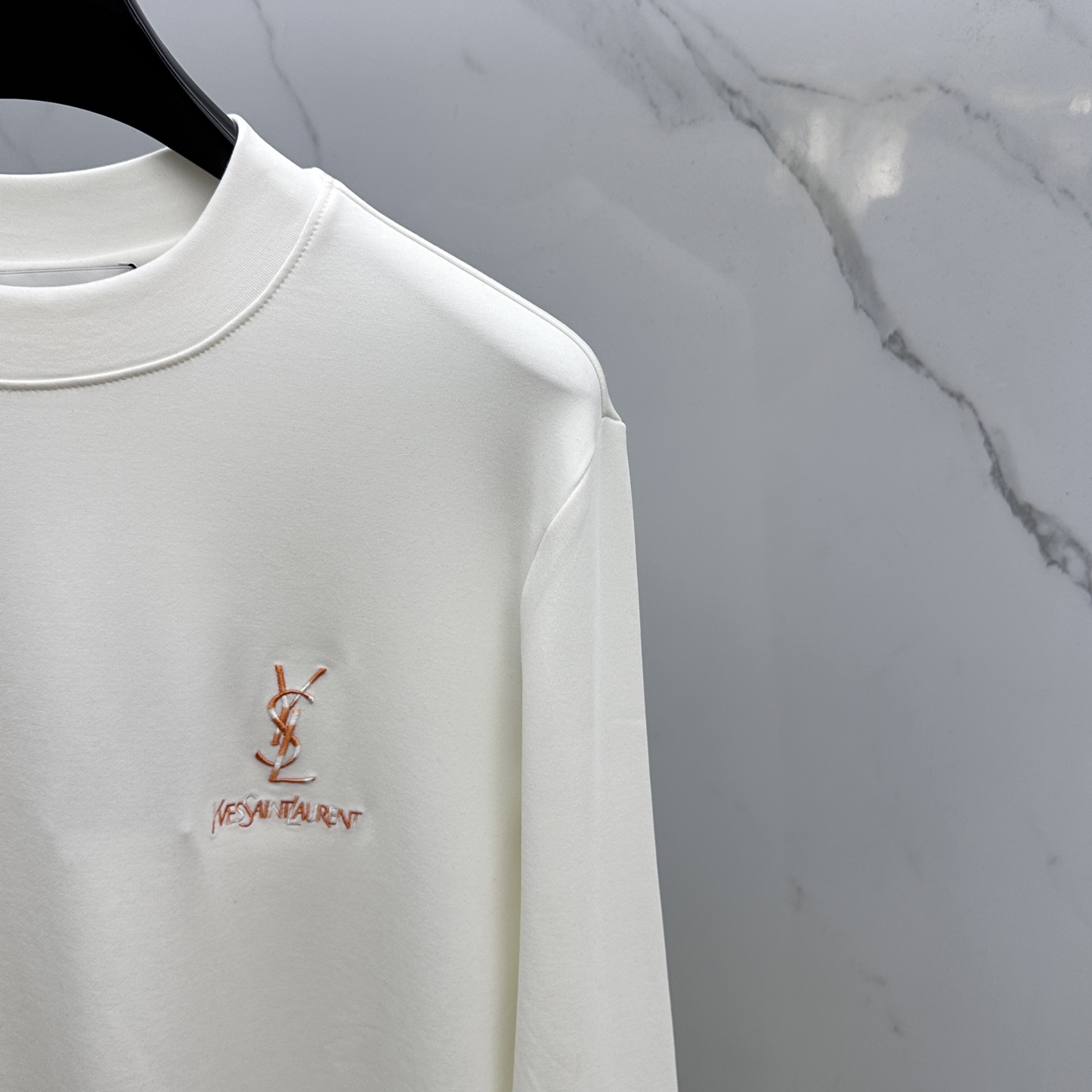 🆕YSL 圣罗兰 25FW秋冬新款 立体刺绣男士衫#把重心都放在了面料上，表面清晰可见的细格肌理，足以凸