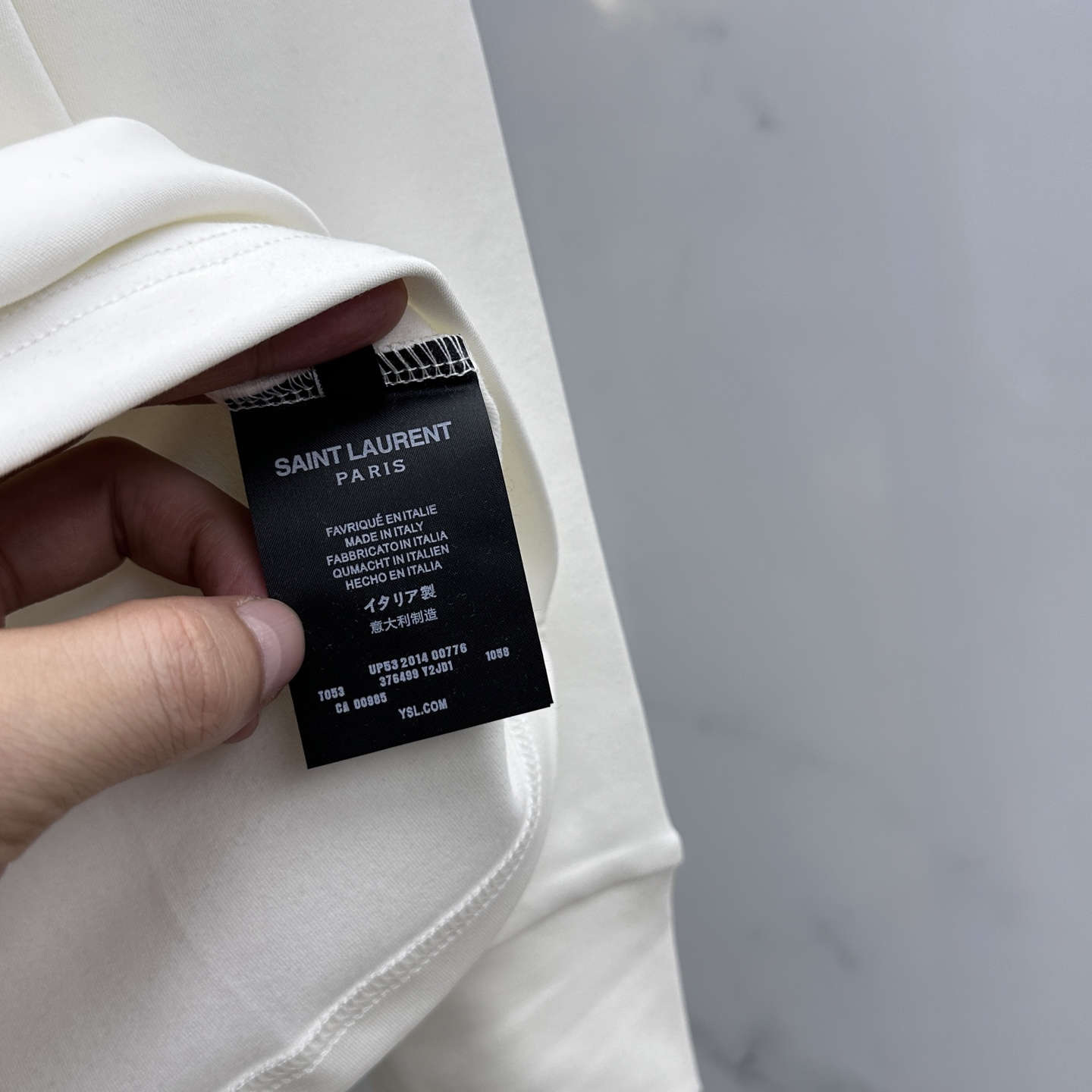 🆕YSL 圣罗兰 25FW秋冬新款 立体刺绣男士衫#把重心都放在了面料上，表面清晰可见的细格肌理，足以凸