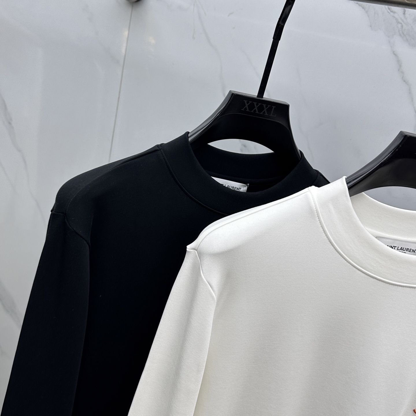 🆕YSL 圣罗兰 25FW秋冬新款 立体刺绣男士衫#把重心都放在了面料上，表面清晰可见的细格肌理，足以凸