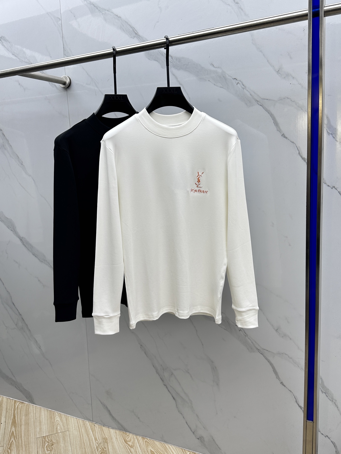 🆕YSL 圣罗兰 25FW秋冬新款 立体刺绣男士衫#把重心都放在了面料上，表面清晰可见的细格肌理，足以凸