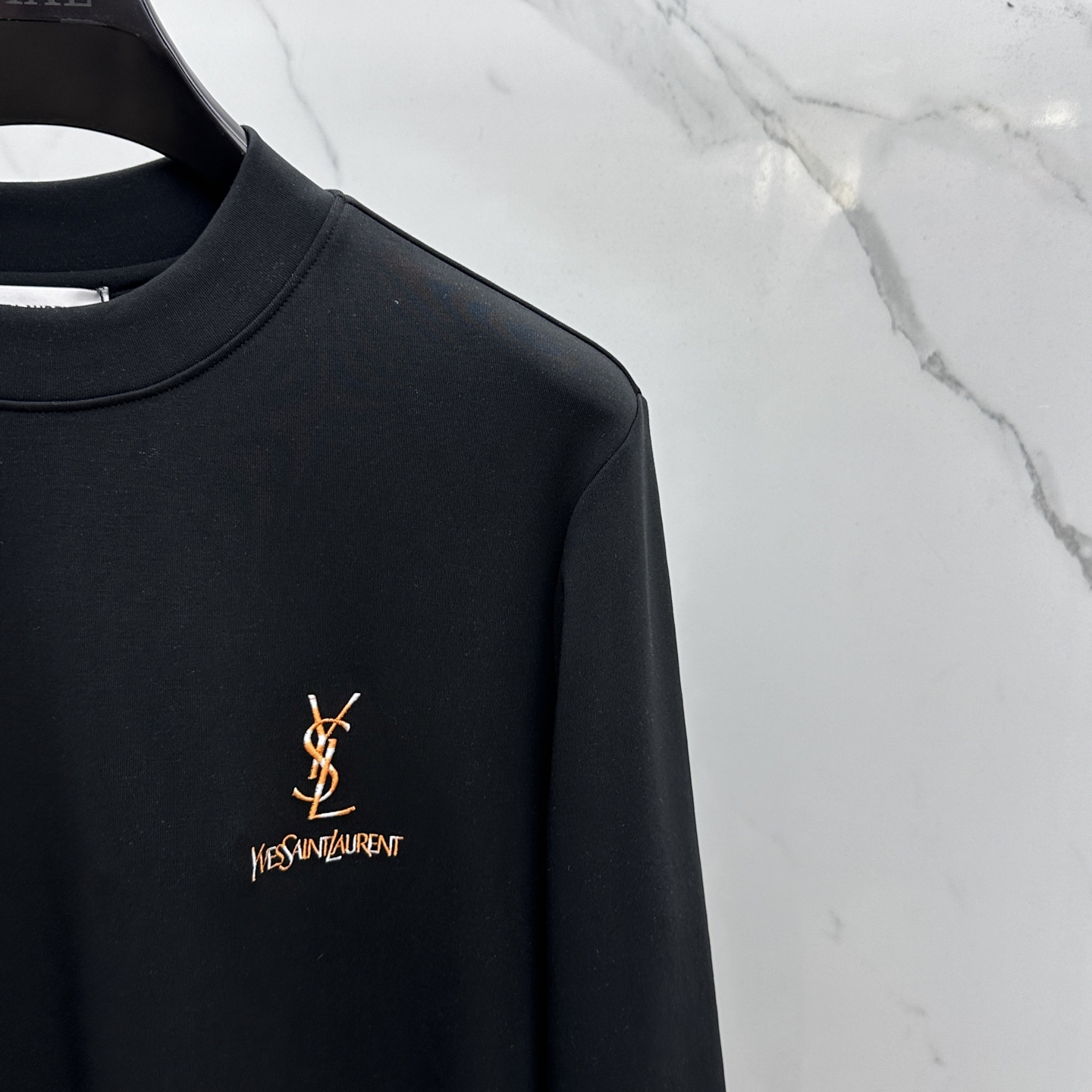 🆕YSL 圣罗兰 25FW秋冬新款 立体刺绣男士衫#把重心都放在了面料上，表面清晰可见的细格肌理，足以凸