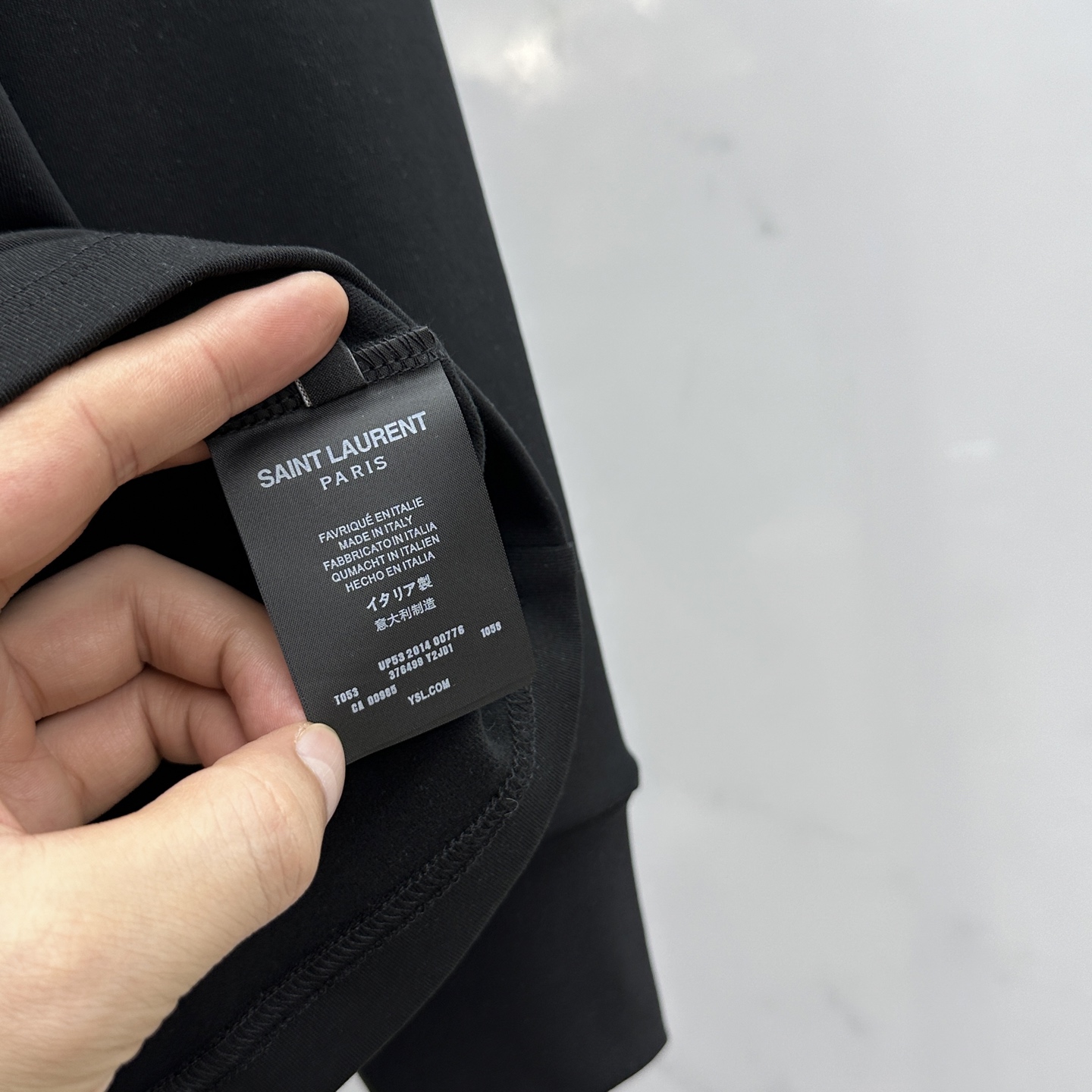 🆕YSL 圣罗兰 25FW秋冬新款 立体刺绣男士衫#把重心都放在了面料上，表面清晰可见的细格肌理，足以凸