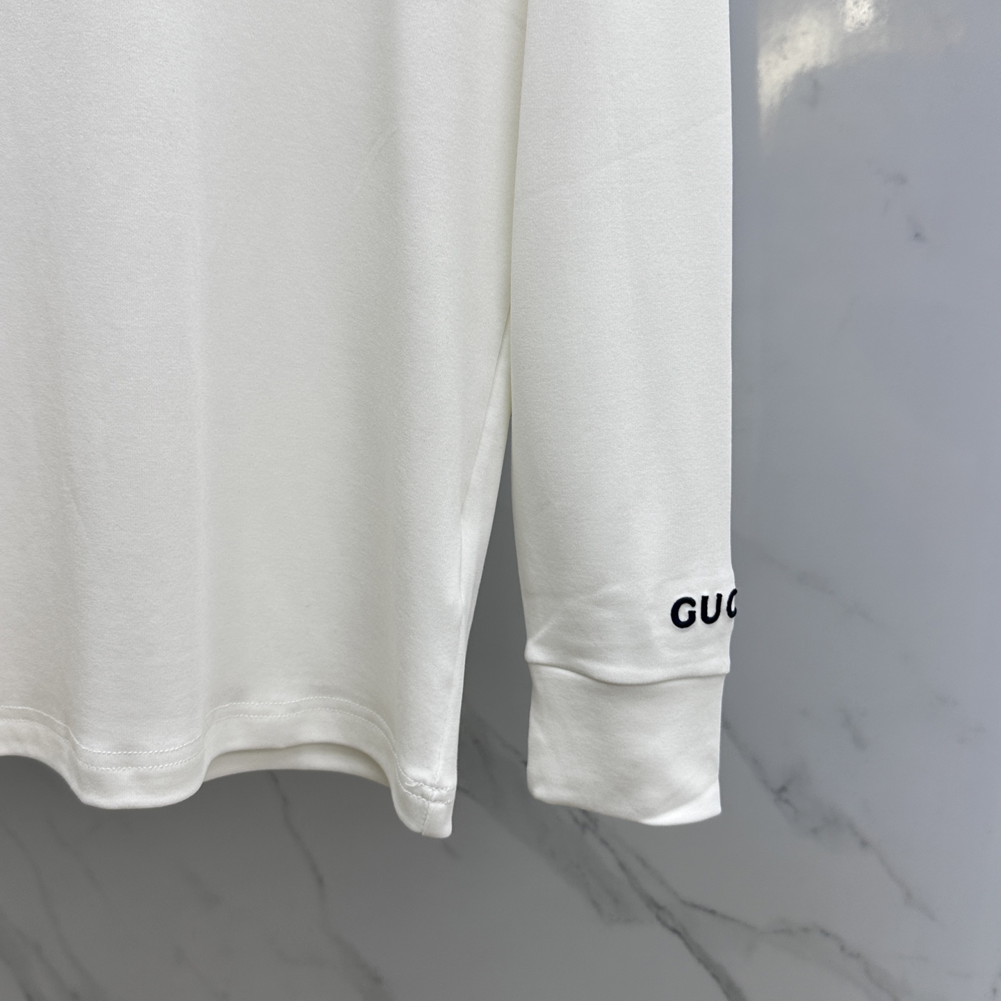 🆕GUCCI古驰 25FW秋冬新款 立体刺绣男士衫#把重心都放在了面料上，表面清晰可见的细格肌理，足以凸