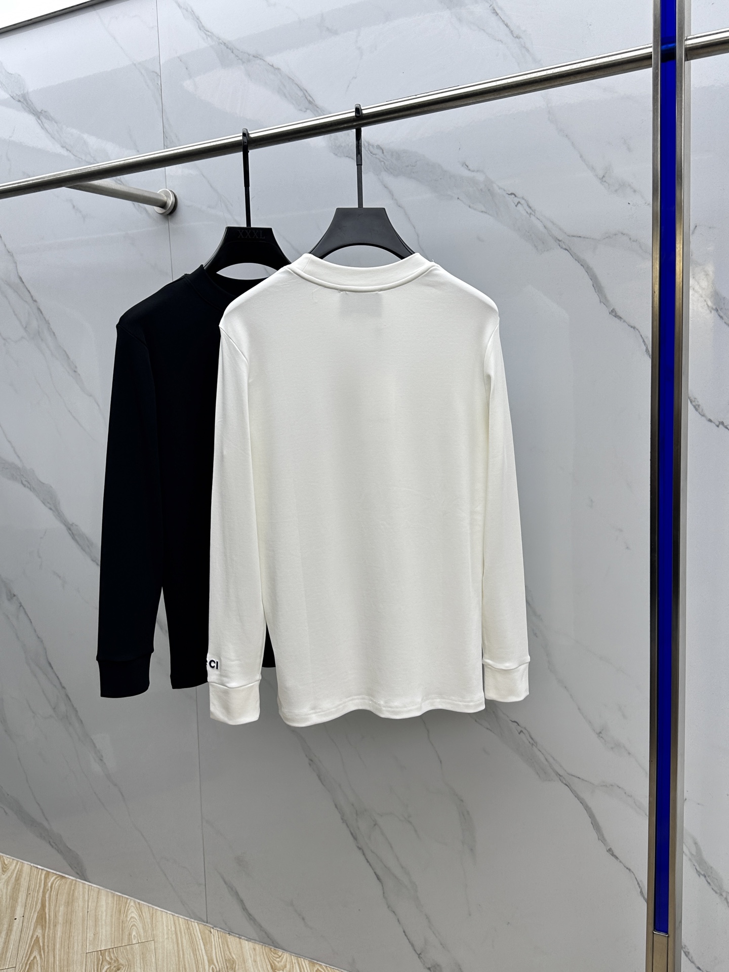 🆕GUCCI古驰 25FW秋冬新款 立体刺绣男士衫#把重心都放在了面料上，表面清晰可见的细格肌理，足以凸