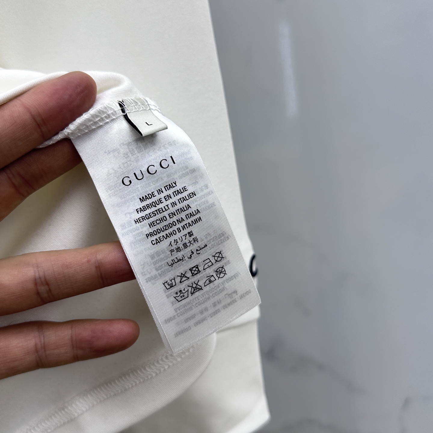 🆕GUCCI古驰 25FW秋冬新款 立体刺绣男士衫#把重心都放在了面料上，表面清晰可见的细格肌理，足以凸