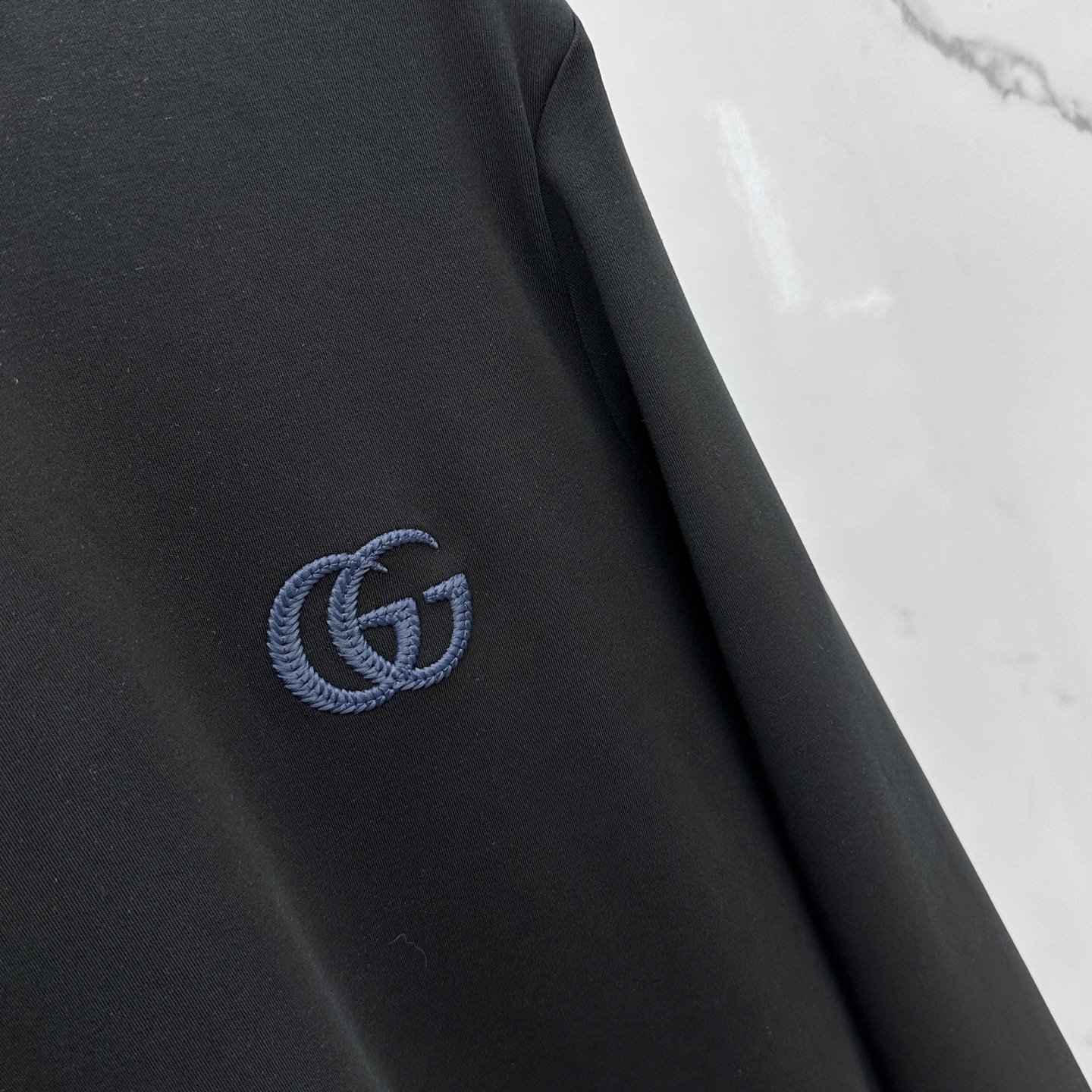 🆕GUCCI古驰 25FW秋冬新款 立体刺绣男士衫#把重心都放在了面料上，表面清晰可见的细格肌理，足以凸