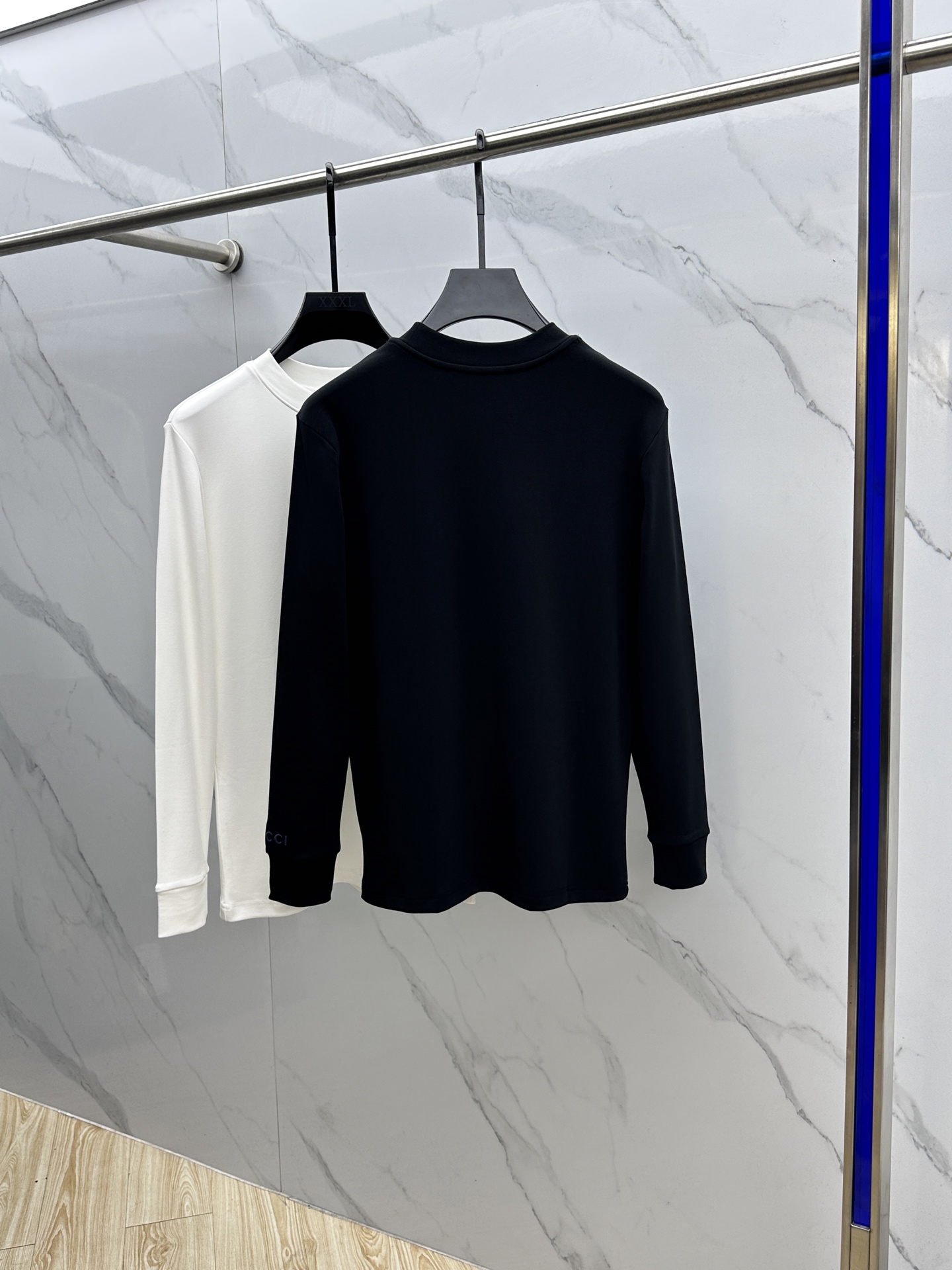 🆕GUCCI古驰 25FW秋冬新款 立体刺绣男士衫#把重心都放在了面料上，表面清晰可见的细格肌理，足以凸