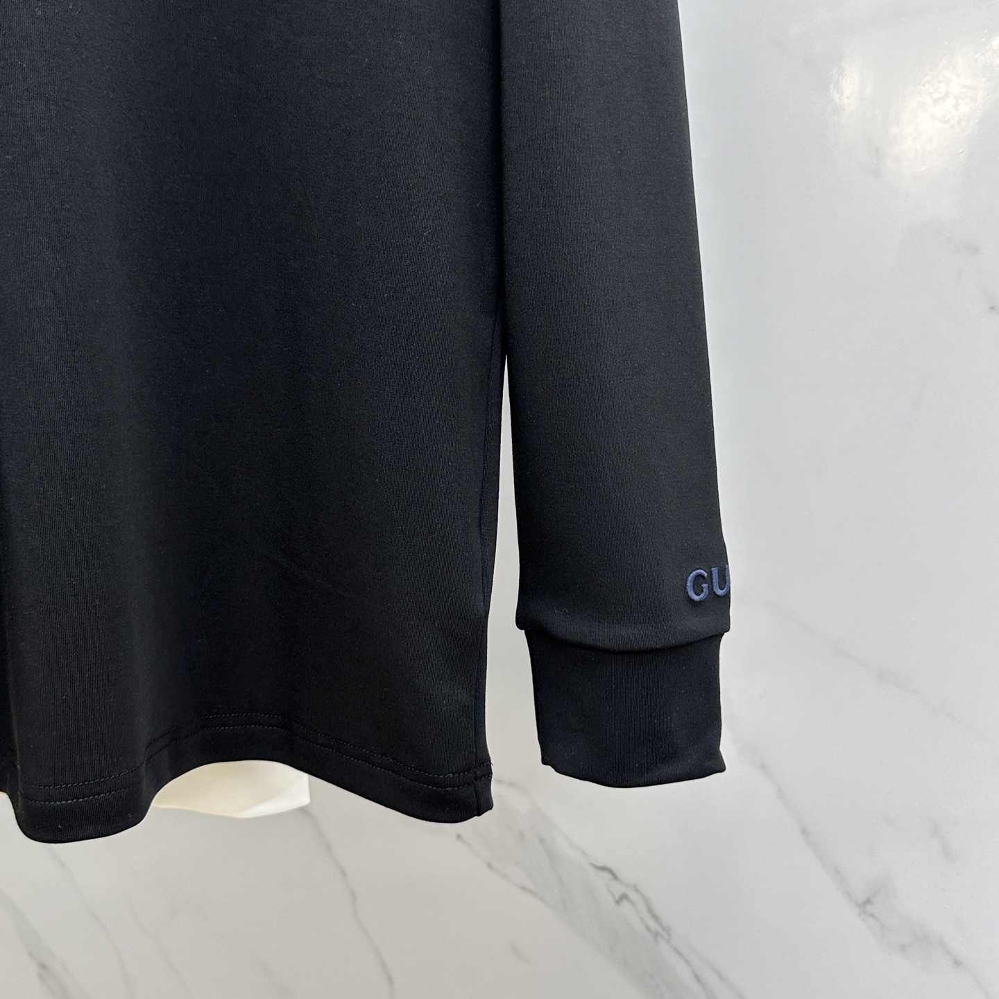 🆕GUCCI古驰 25FW秋冬新款 立体刺绣男士衫#把重心都放在了面料上，表面清晰可见的细格肌理，足以凸