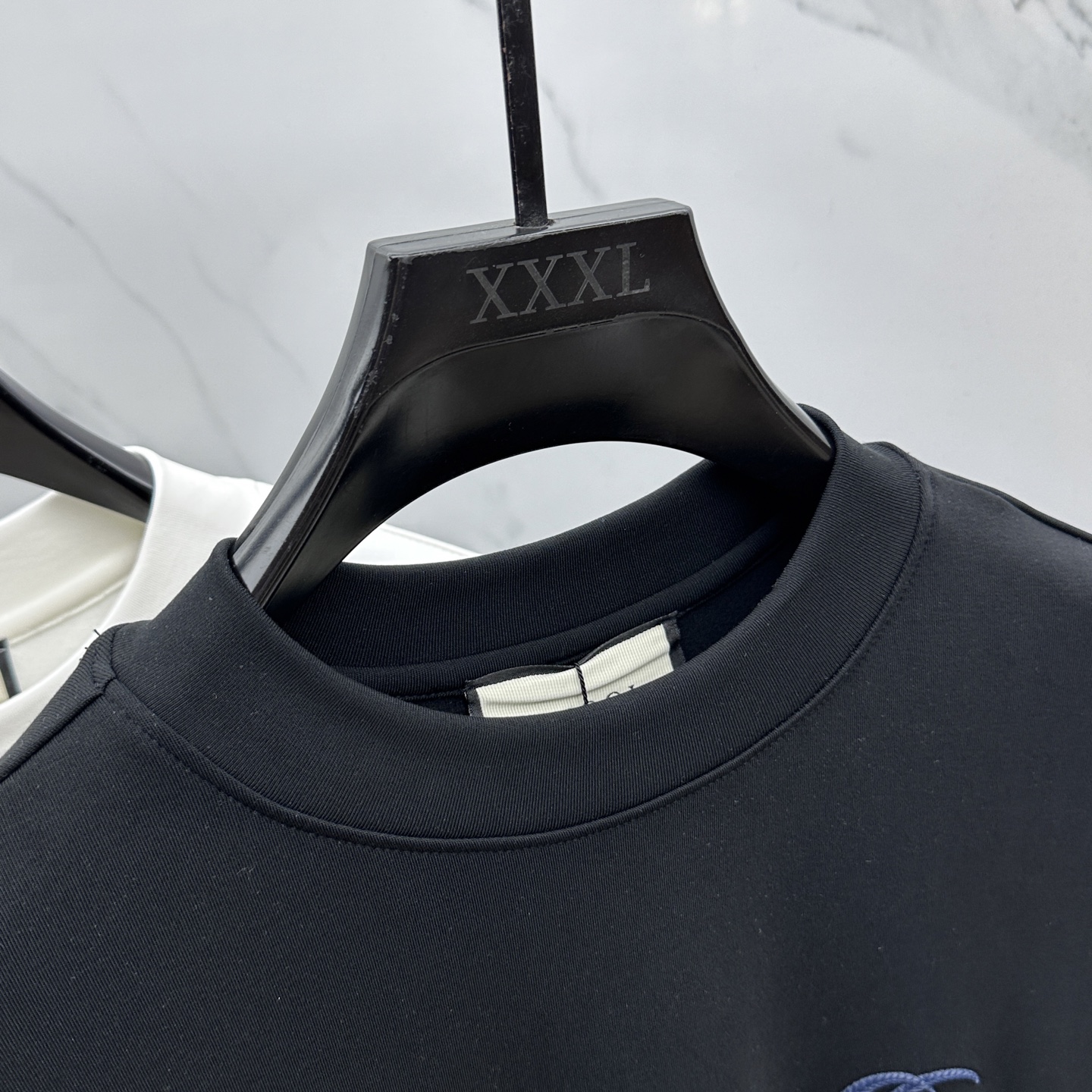 🆕GUCCI古驰 25FW秋冬新款 立体刺绣男士衫#把重心都放在了面料上，表面清晰可见的细格肌理，足以凸