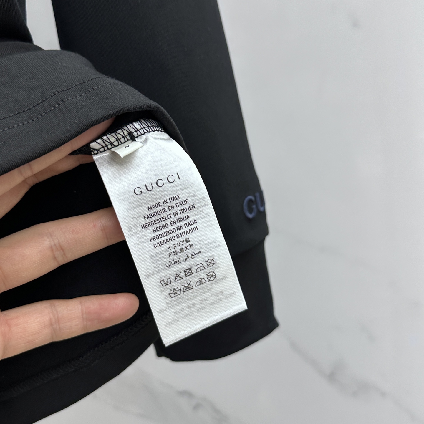 🆕GUCCI古驰 25FW秋冬新款 立体刺绣男士衫#把重心都放在了面料上，表面清晰可见的细格肌理，足以凸