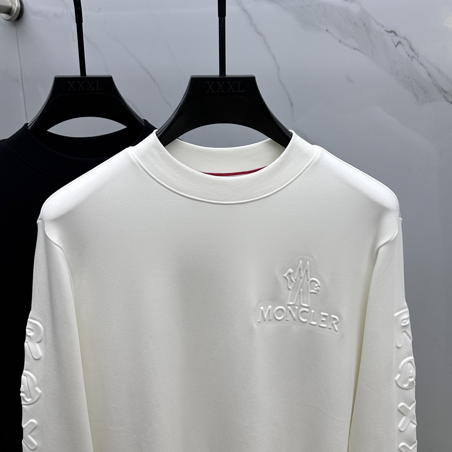 🆕Moncler蒙口 25FW秋冬新款 立体刺绣男士衫#把重心都放在了面料上，表面清晰可见的细格肌理，足