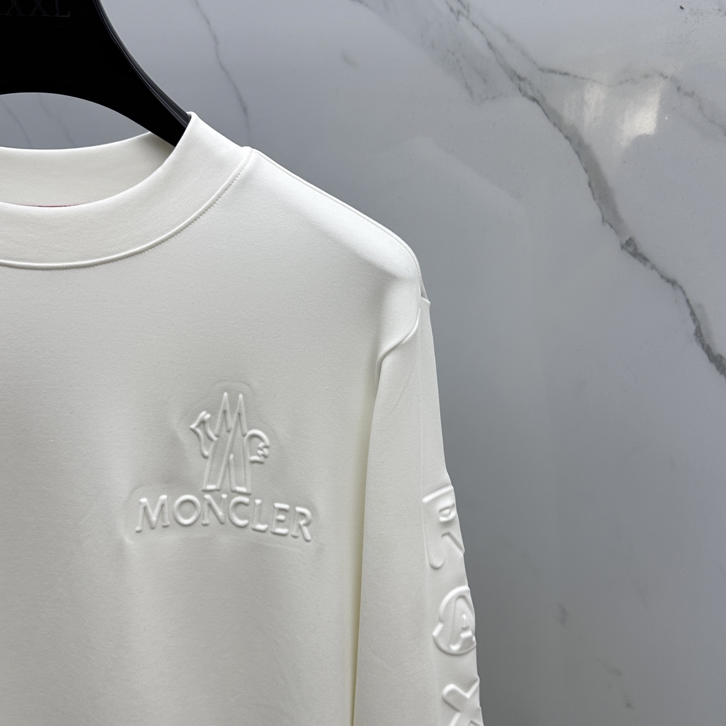 🆕Moncler蒙口 25FW秋冬新款 立体刺绣男士衫#把重心都放在了面料上，表面清晰可见的细格肌理，足