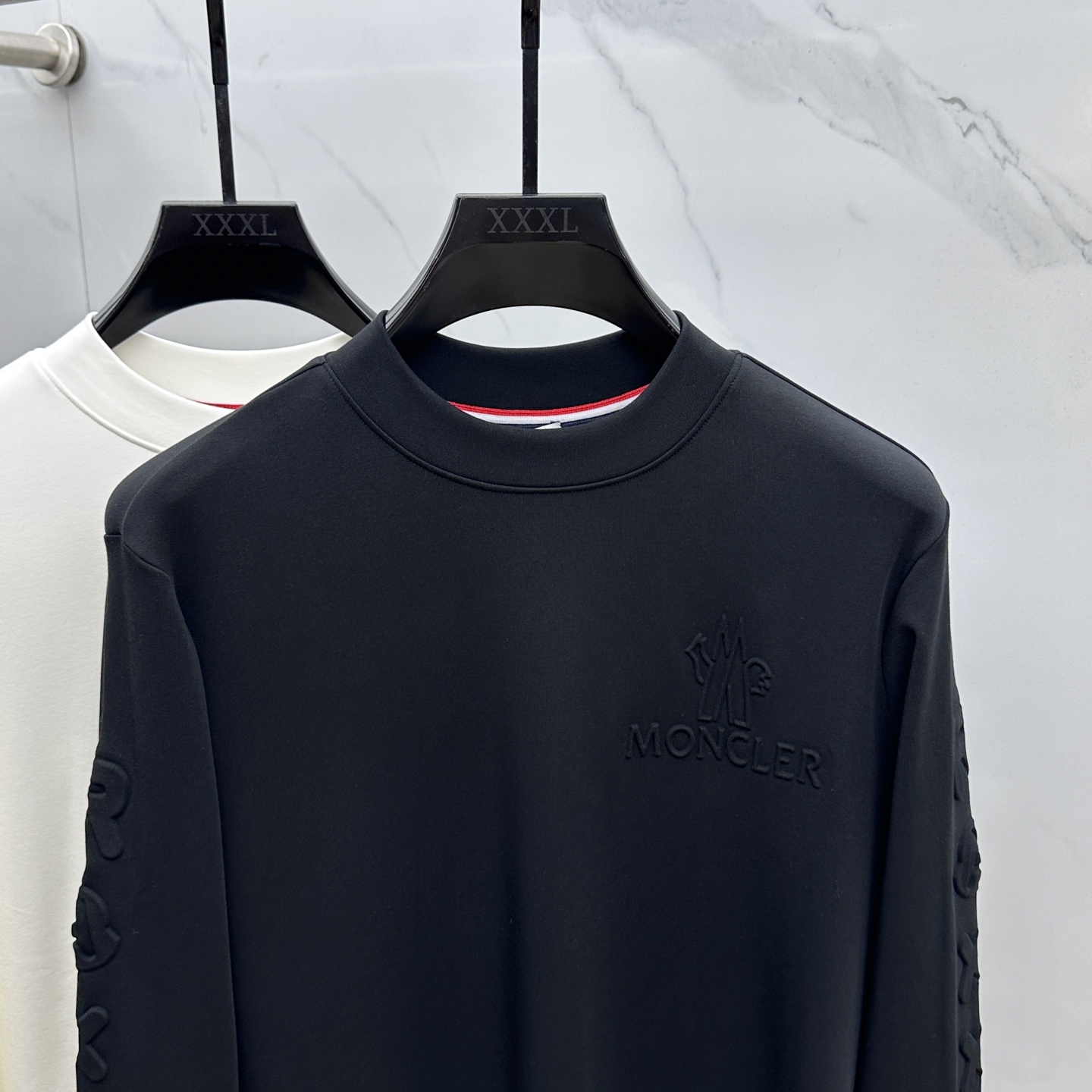 🆕Moncler蒙口 25FW秋冬新款 立体刺绣男士衫#把重心都放在了面料上，表面清晰可见的细格肌理，足