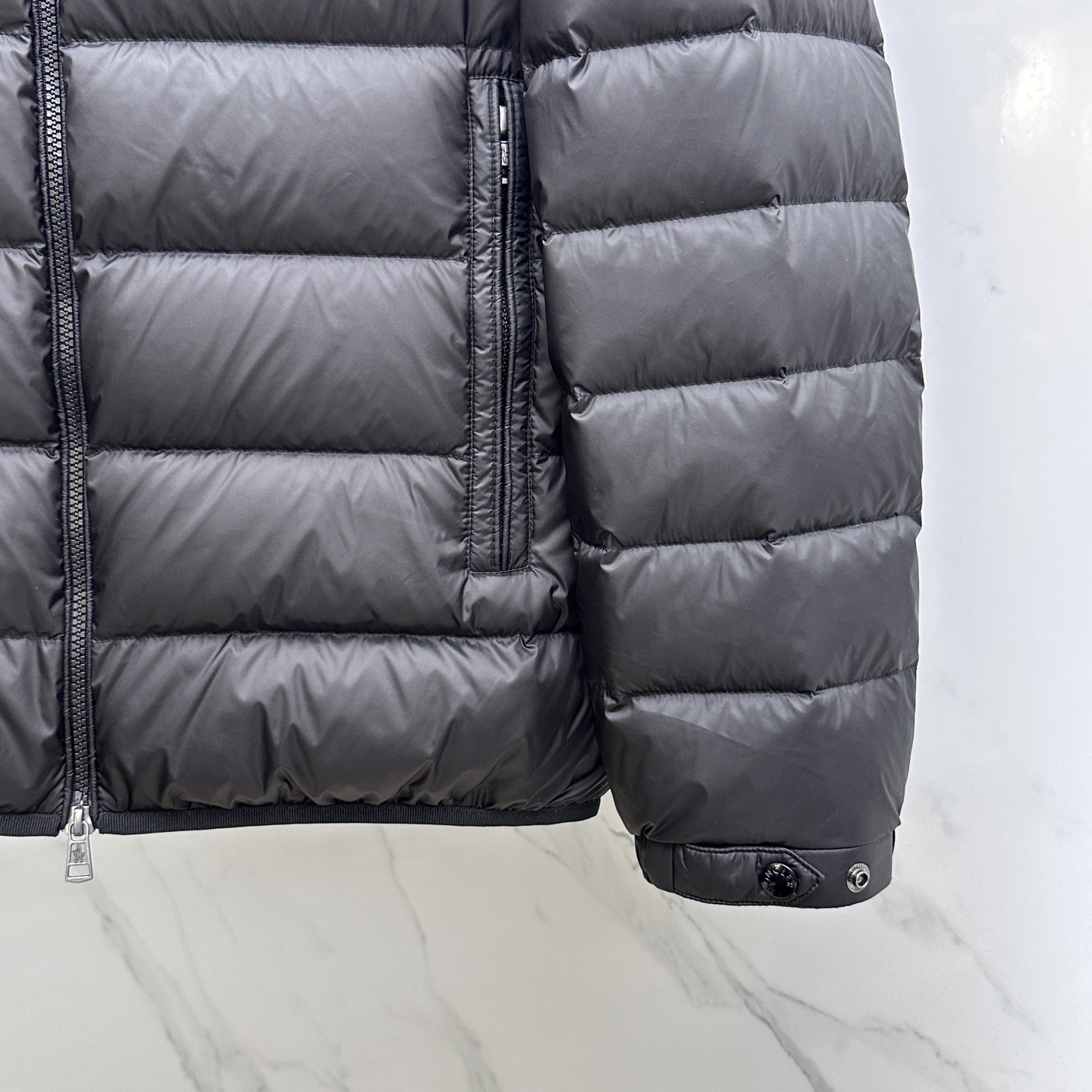 。🆕Moncler蒙口 羽绒服2025最新款时尚设计师款羽绒外套.（连帽不可可拆卸）处处细节显工艺足够的