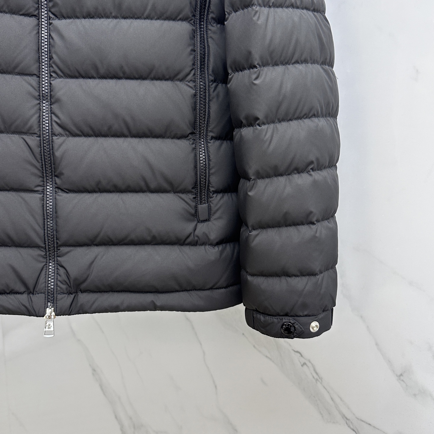 。🆕Moncler蒙口 羽绒服2025最新款时尚设计师款羽绒外套.（连帽不可可拆卸）处处细节显工艺足够的