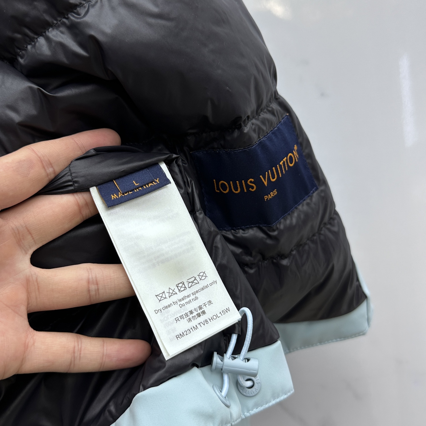 。 🆕LV路易威登 羽绒服2025最新款时尚设计师款羽绒外套.（连帽不可拆卸）处处细节显工艺足够的高级 