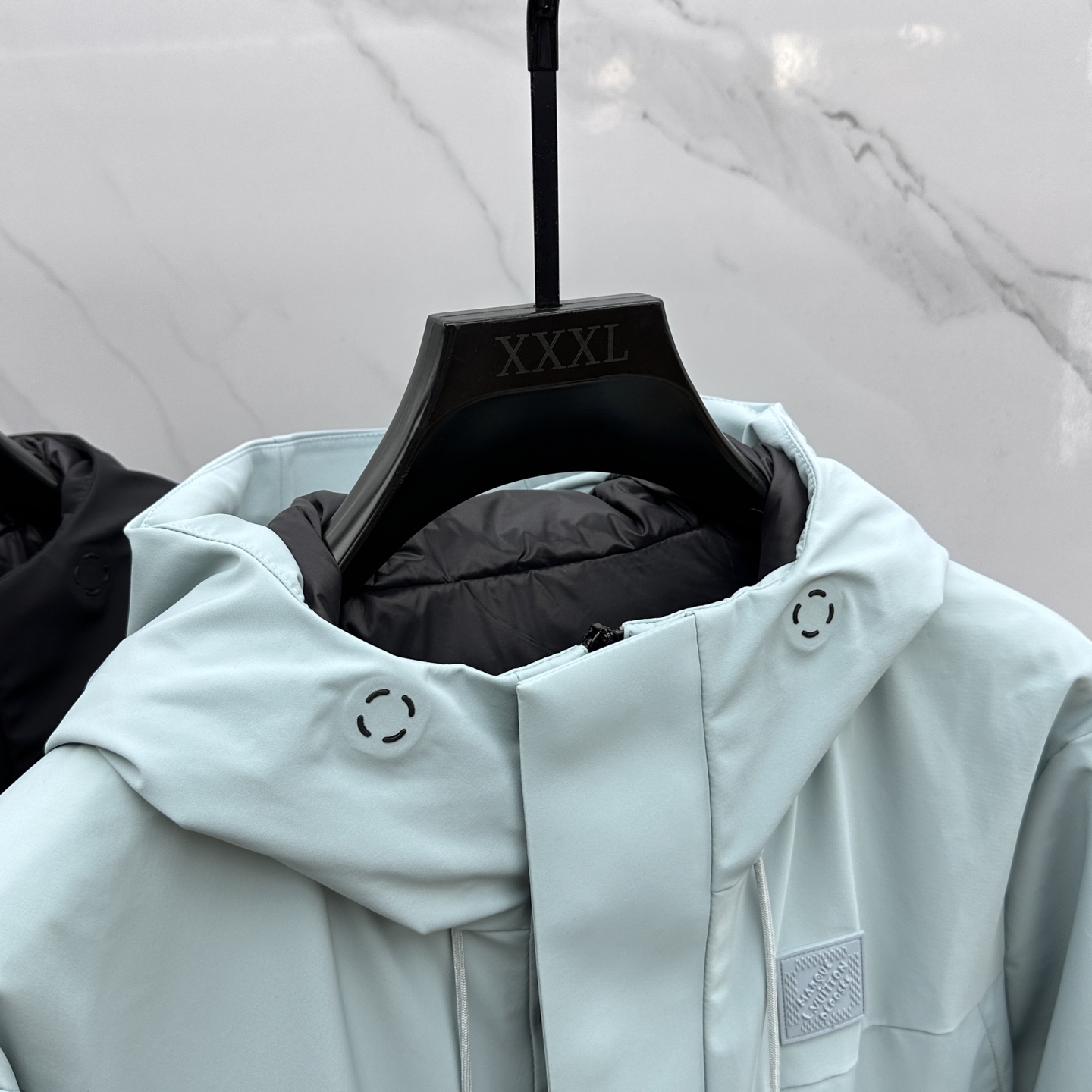 。 🆕LV路易威登 羽绒服2025最新款时尚设计师款羽绒外套.（连帽不可拆卸）处处细节显工艺足够的高级 