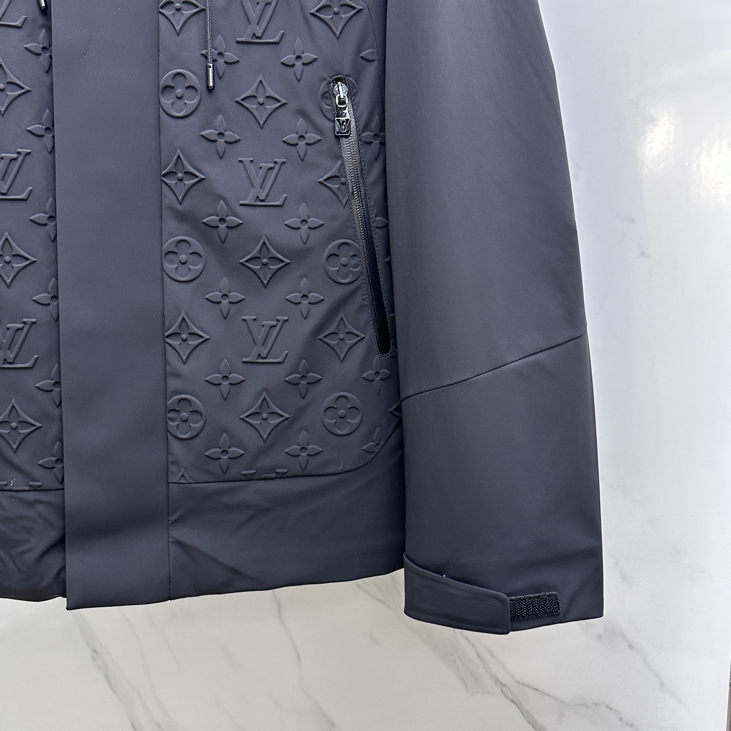 。 🆕LV路易威登 羽绒服2025最新款时尚设计师款羽绒外套.（连帽不可拆卸）处处细节显工艺足够的高级 