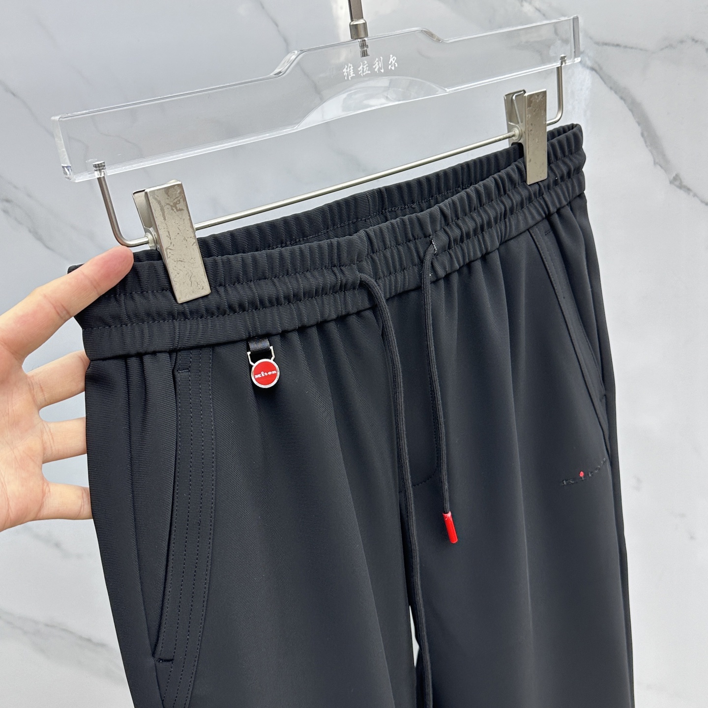 🆕Kiton奇顿 2025ss秋冬新款直筒 宽松阔腿裤型 宽松有度可修饰各种腿型 休闲风 简约而不简单 