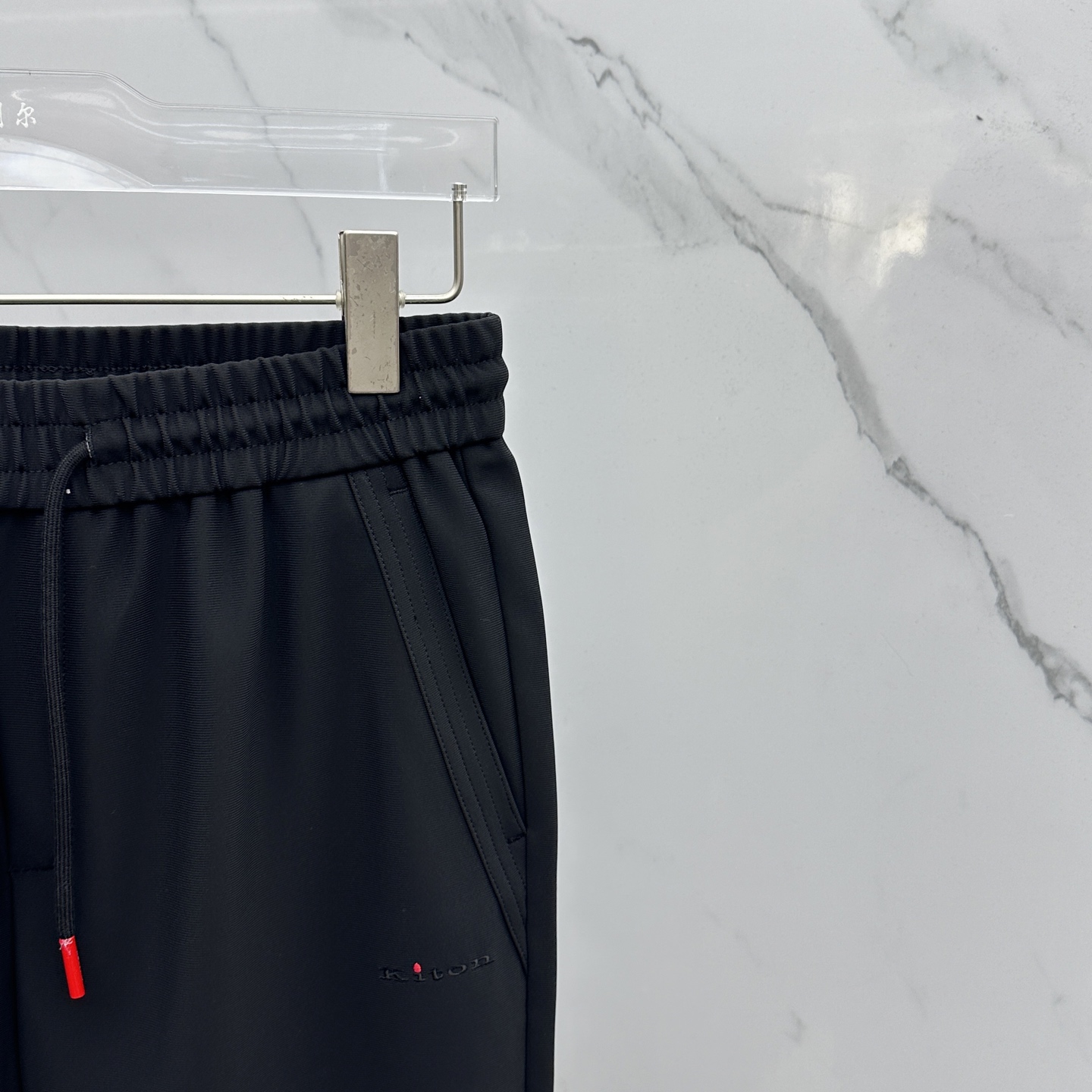 🆕Kiton奇顿 2025ss秋冬新款直筒 宽松阔腿裤型 宽松有度可修饰各种腿型 休闲风 简约而不简单 