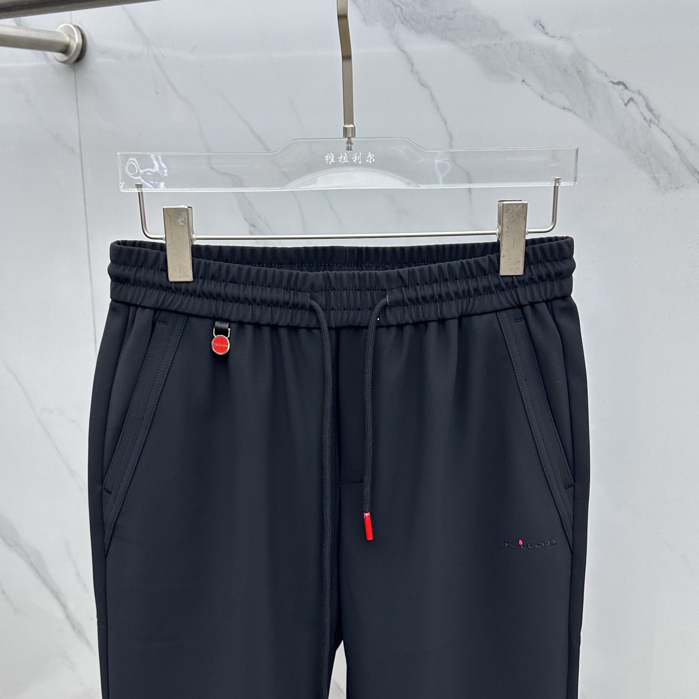 🆕Kiton奇顿 2025ss秋冬新款直筒 宽松阔腿裤型 宽松有度可修饰各种腿型 休闲风 简约而不简单 