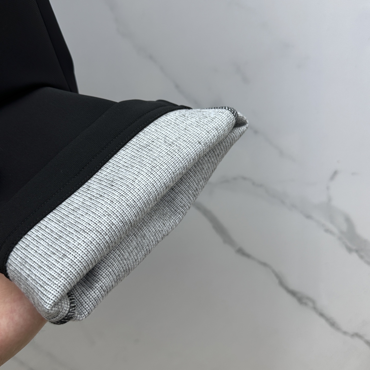 🆕Kiton奇顿 2025ss秋冬新款直筒 宽松阔腿裤型 宽松有度可修饰各种腿型 休闲风 简约而不简单 