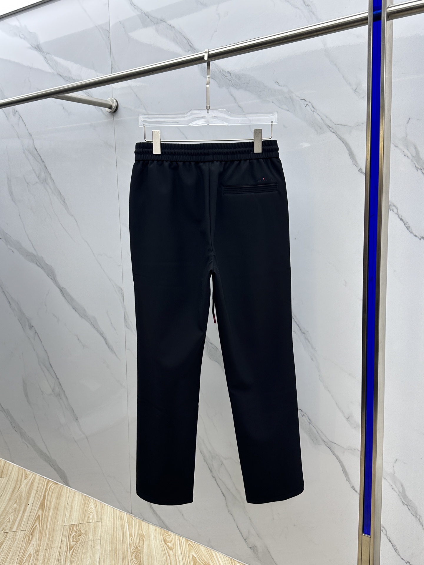 🆕Kiton奇顿 2025ss秋冬新款直筒 宽松阔腿裤型 宽松有度可修饰各种腿型 休闲风 简约而不简单 