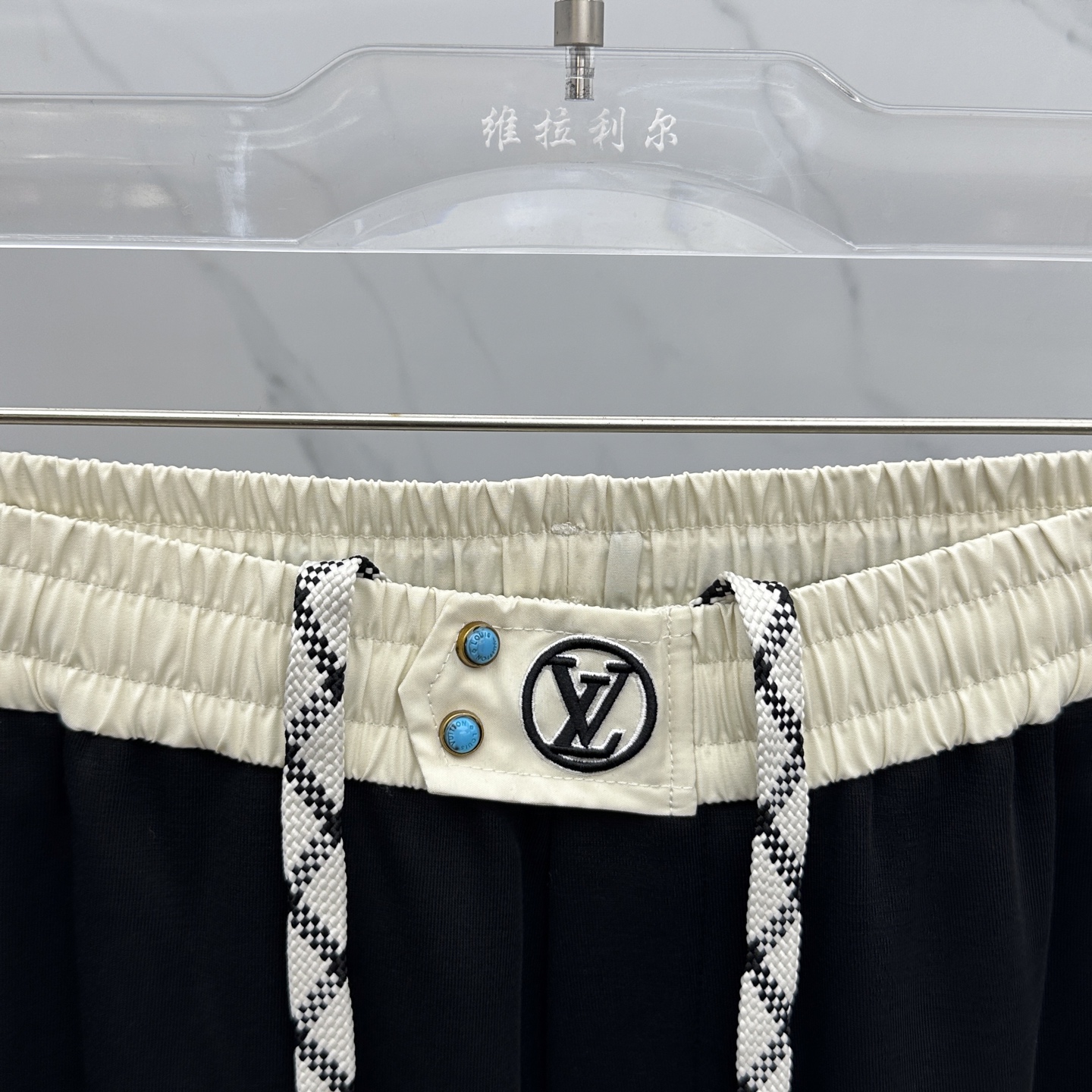 🆕LV路易威登 2025ss秋冬新款直筒 宽松阔腿裤型 宽松有度可修饰各种腿型 休闲风 简约而不简单 经