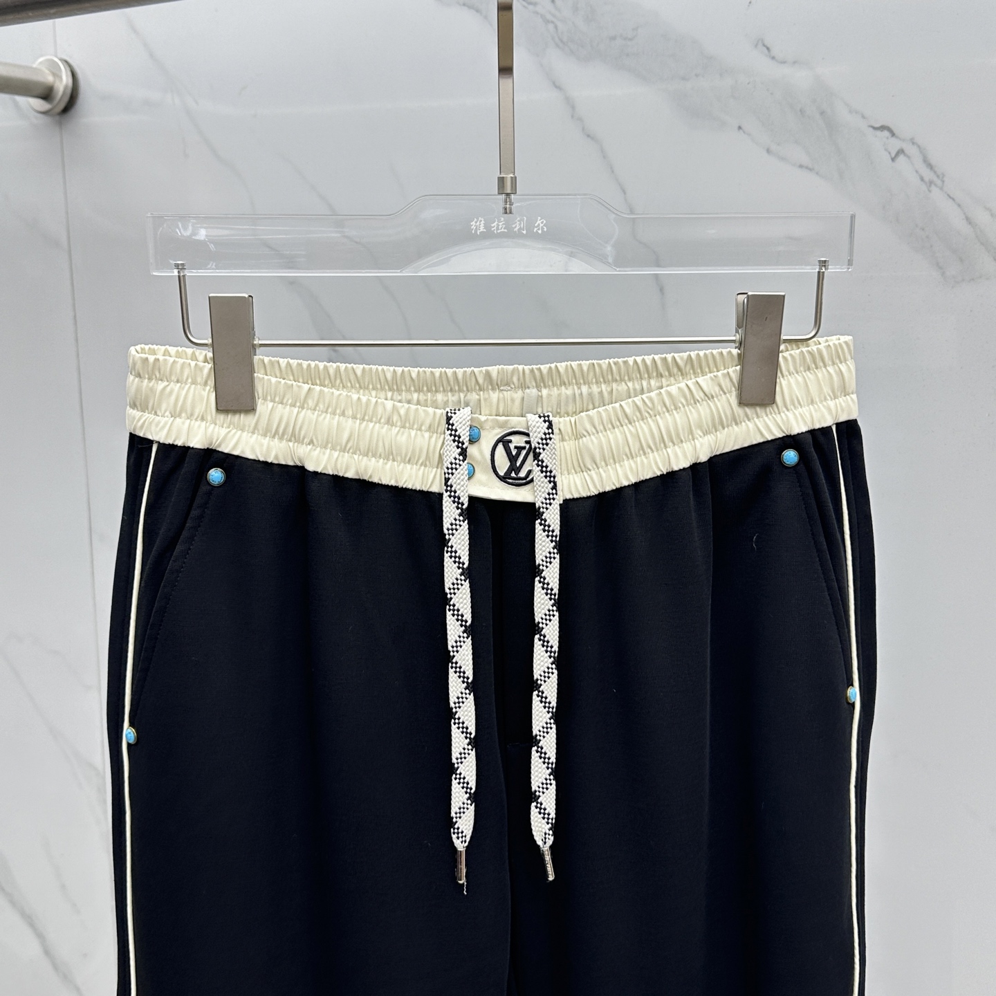 🆕LV路易威登 2025ss秋冬新款直筒 宽松阔腿裤型 宽松有度可修饰各种腿型 休闲风 简约而不简单 经