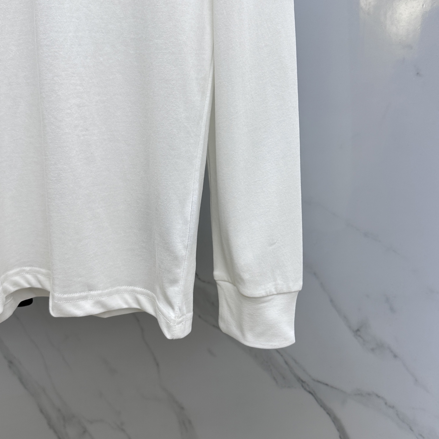 🆕Prada普拉达 2025SS早秋新款P家长袖打底宽松T恤圆领，胸前logo标识长袖T恤，基础款推荐！