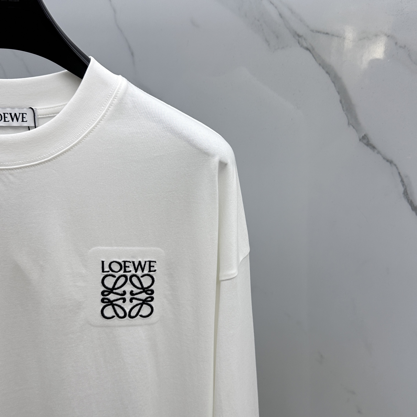 🆕LOEWE罗意威 2025SS早秋新款LOE家长袖打底宽松T恤圆领，胸前logo标识长袖T恤，基础款推