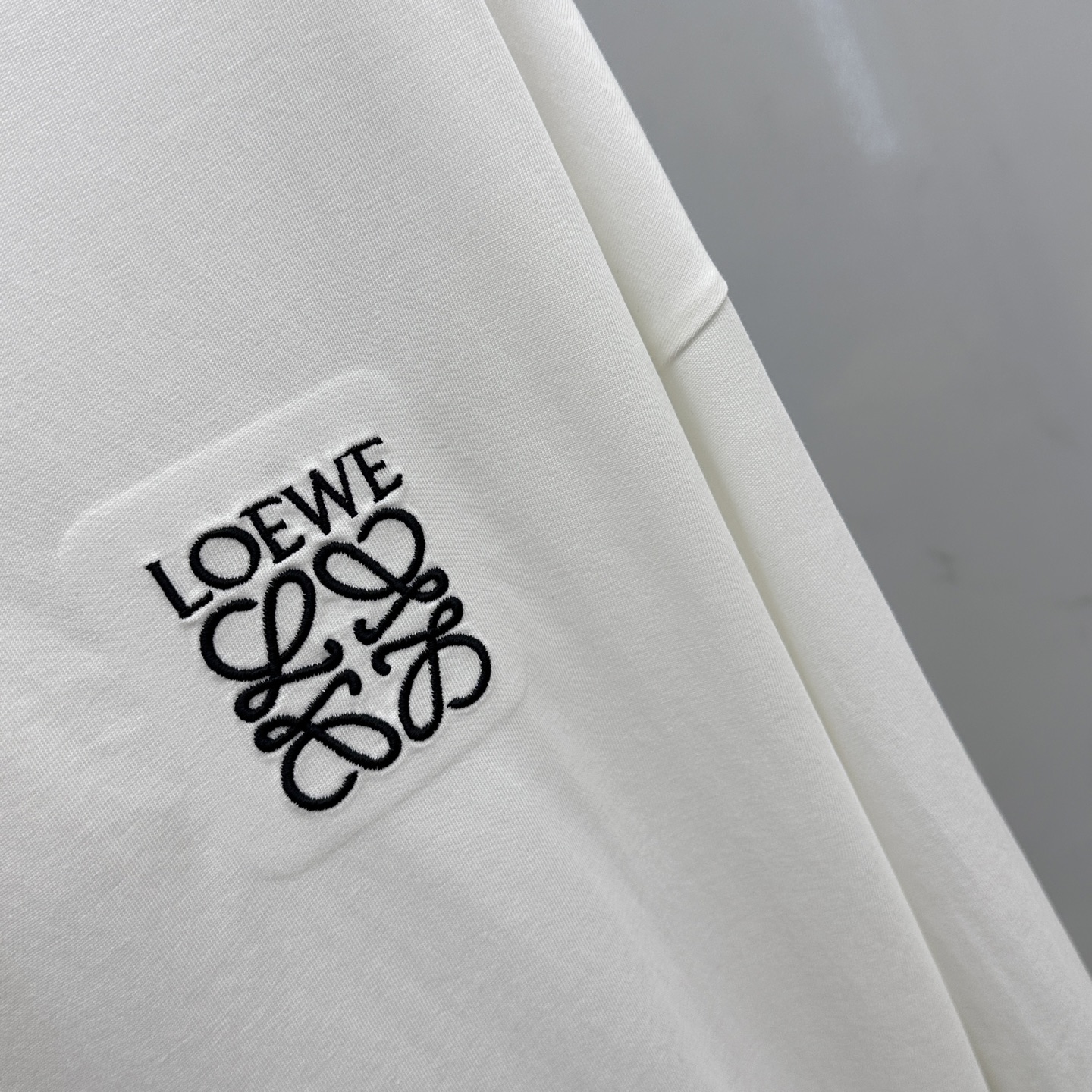 🆕LOEWE罗意威 2025SS早秋新款LOE家长袖打底宽松T恤圆领，胸前logo标识长袖T恤，基础款推